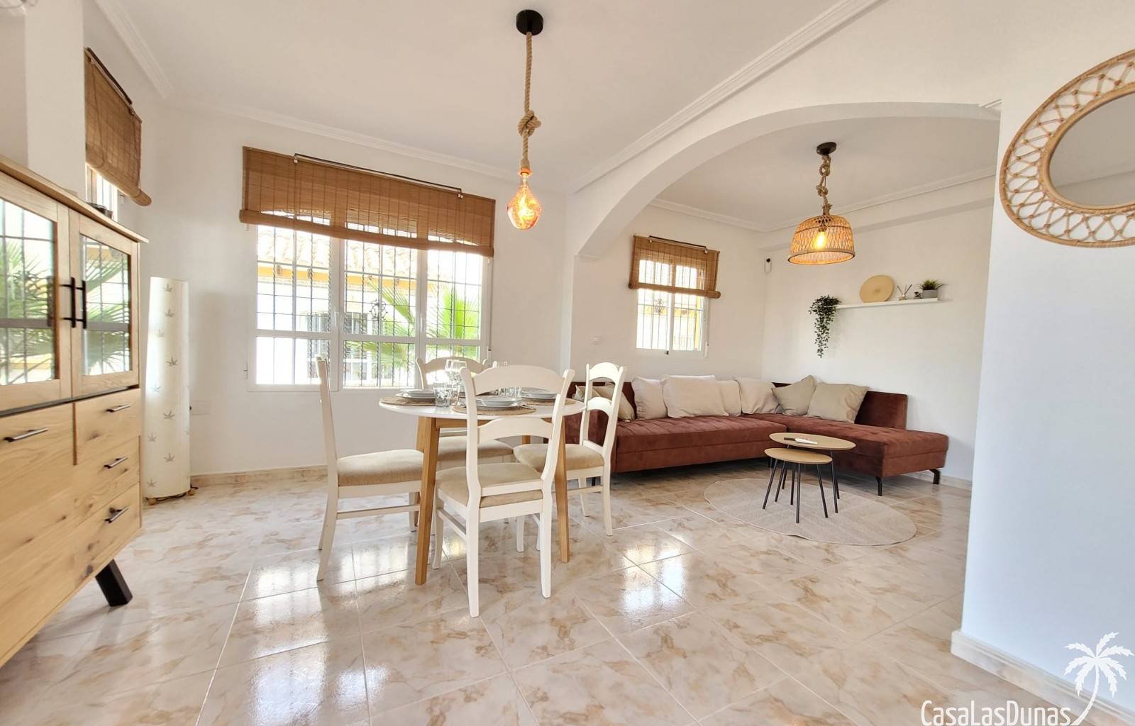 Zu vermieten: Wunderschönes Ferienhaus Casa Mare nur 400 Meter vom Strand entfernt
Willkommen im Casa Mare – Ihrem Traumhaus in La Marina, El Pinet!