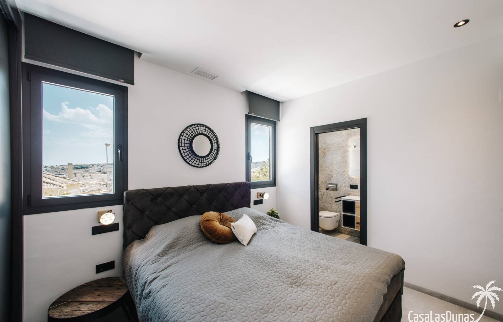 Sie suchen ein großes Haus mit privatem Pool, möchten aber in einer geschlossenen Wohnanlage wohnen? Suchen Sie also nicht weiter: Dieses Projekt ist