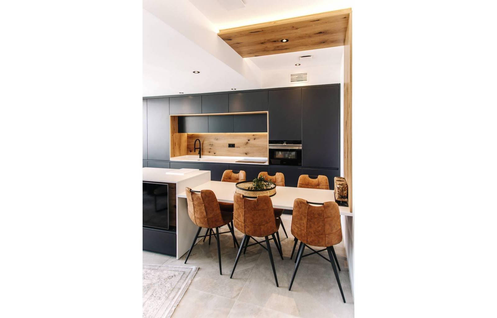 Sie suchen ein großes Haus mit privatem Pool, möchten aber in einer geschlossenen Wohnanlage wohnen? Suchen Sie also nicht weiter: Dieses Projekt ist