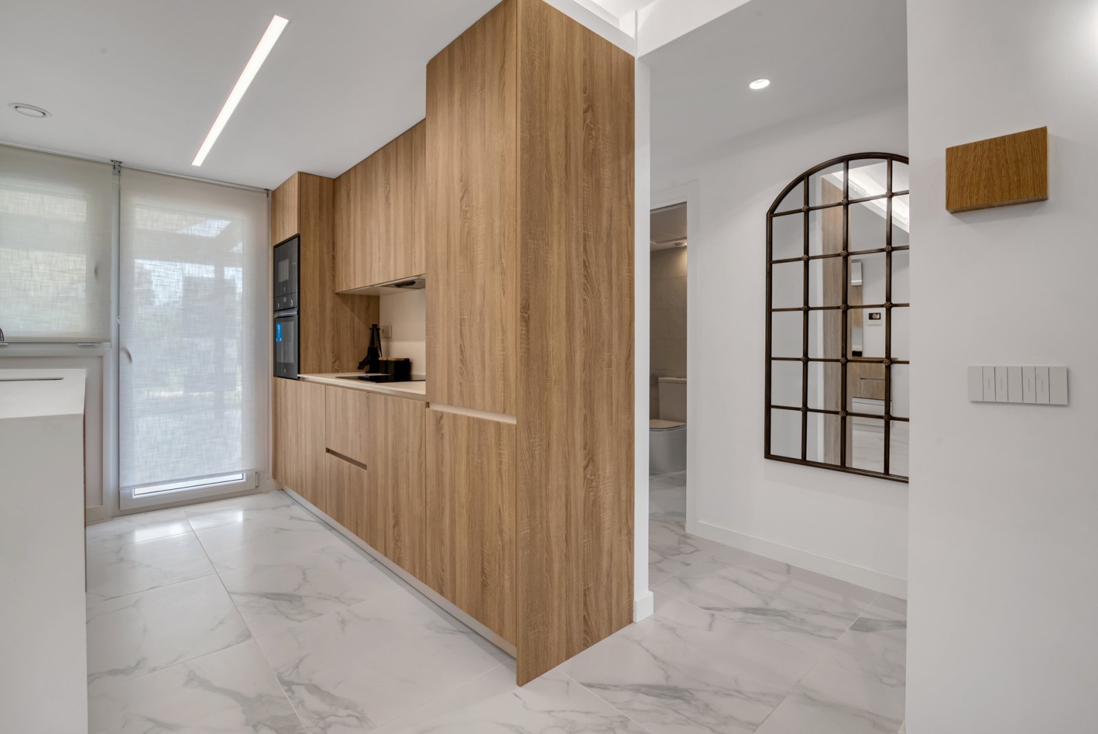 In der schönen Stadt Torrevieja gelegen, bietet diese Residenz eine Auswahl von 87 Immobilien, darunter Apartments, Erdgeschoss und Penthäuser. Mit e