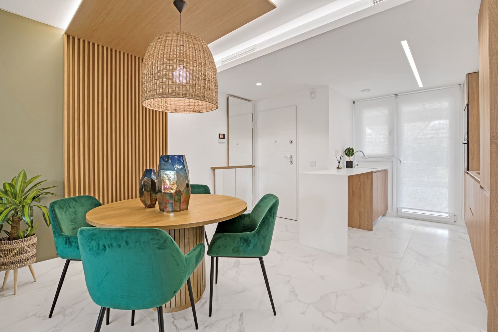 In der schönen Stadt Torrevieja gelegen, bietet diese Residenz eine Auswahl von 87 Immobilien, darunter Apartments, Erdgeschoss und Penthäuser. Mit e