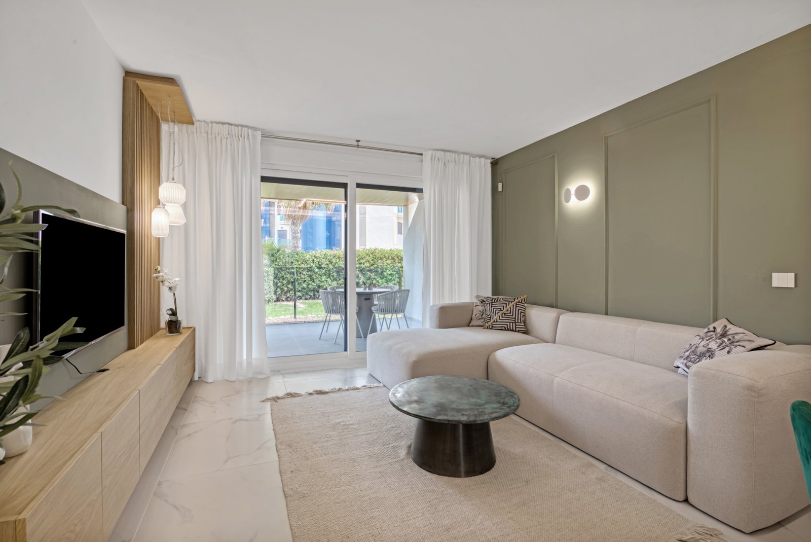 In der schönen Stadt Torrevieja gelegen, bietet diese Residenz eine Auswahl von 87 Immobilien, darunter Apartments, Erdgeschoss und Penthäuser. Mit e