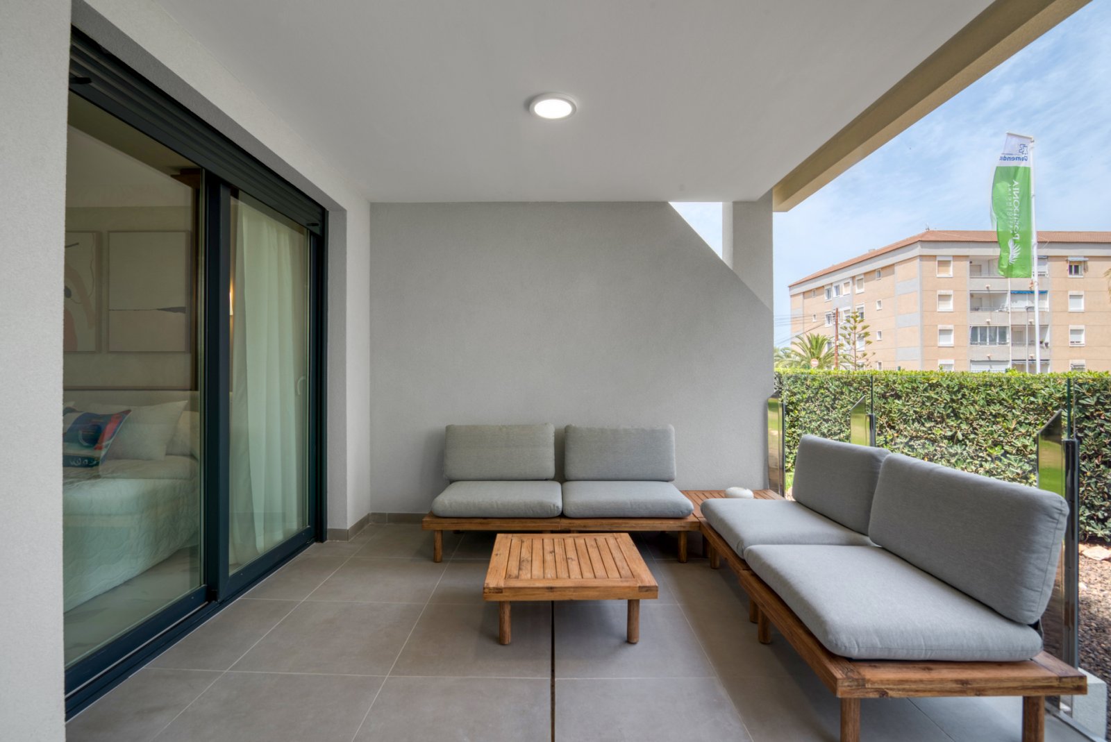 In der schönen Stadt Torrevieja gelegen, bietet diese Residenz eine Auswahl von 87 Immobilien, darunter Apartments, Erdgeschoss und Penthäuser. Mit e