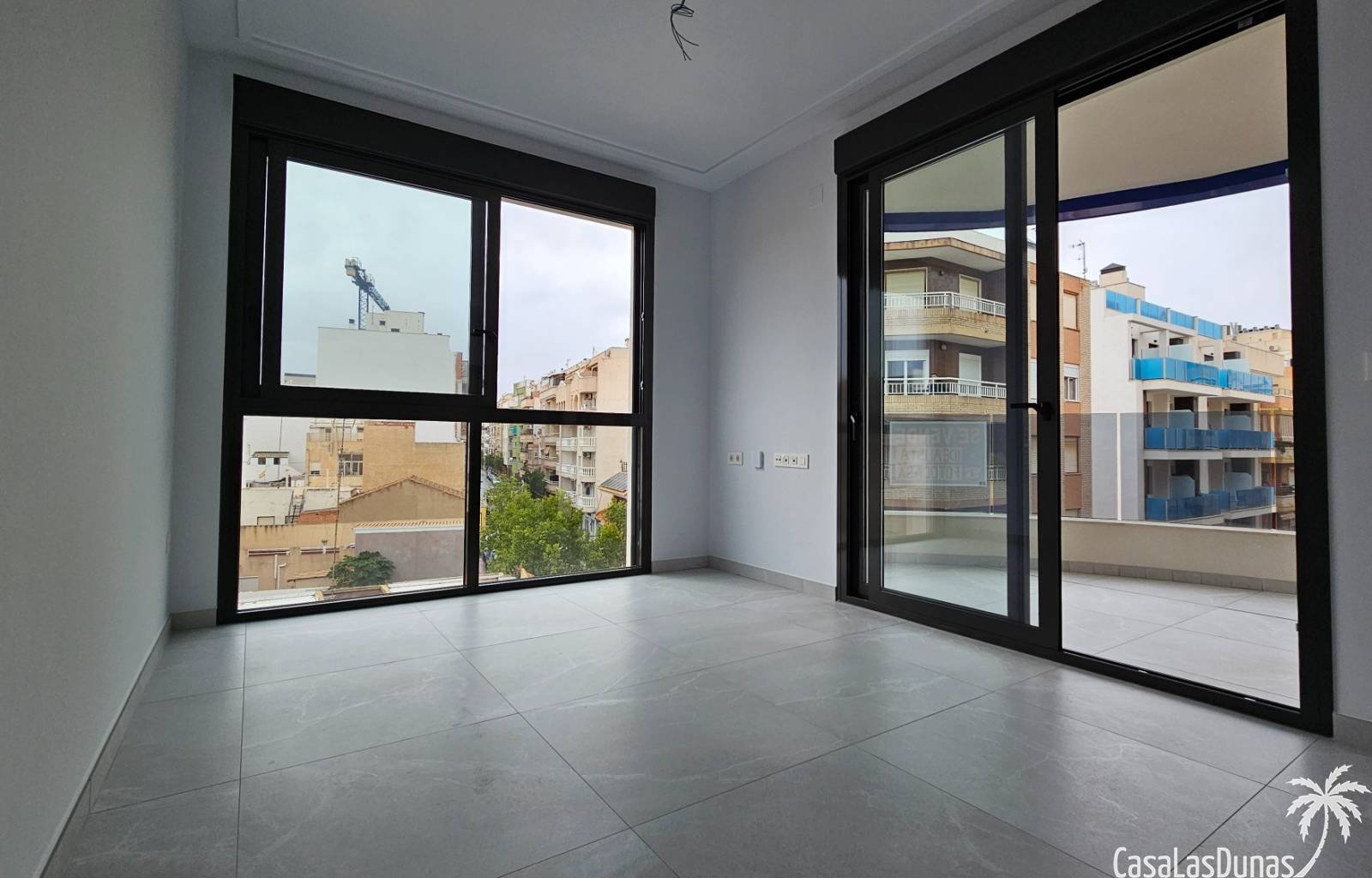 Diese wunderschöne Wohnung, nur wenige Gehminuten vom Sandstrand von Torrevieja entfernt, ist brandneu und wurde noch nie genutzt! Das Haus wurde im