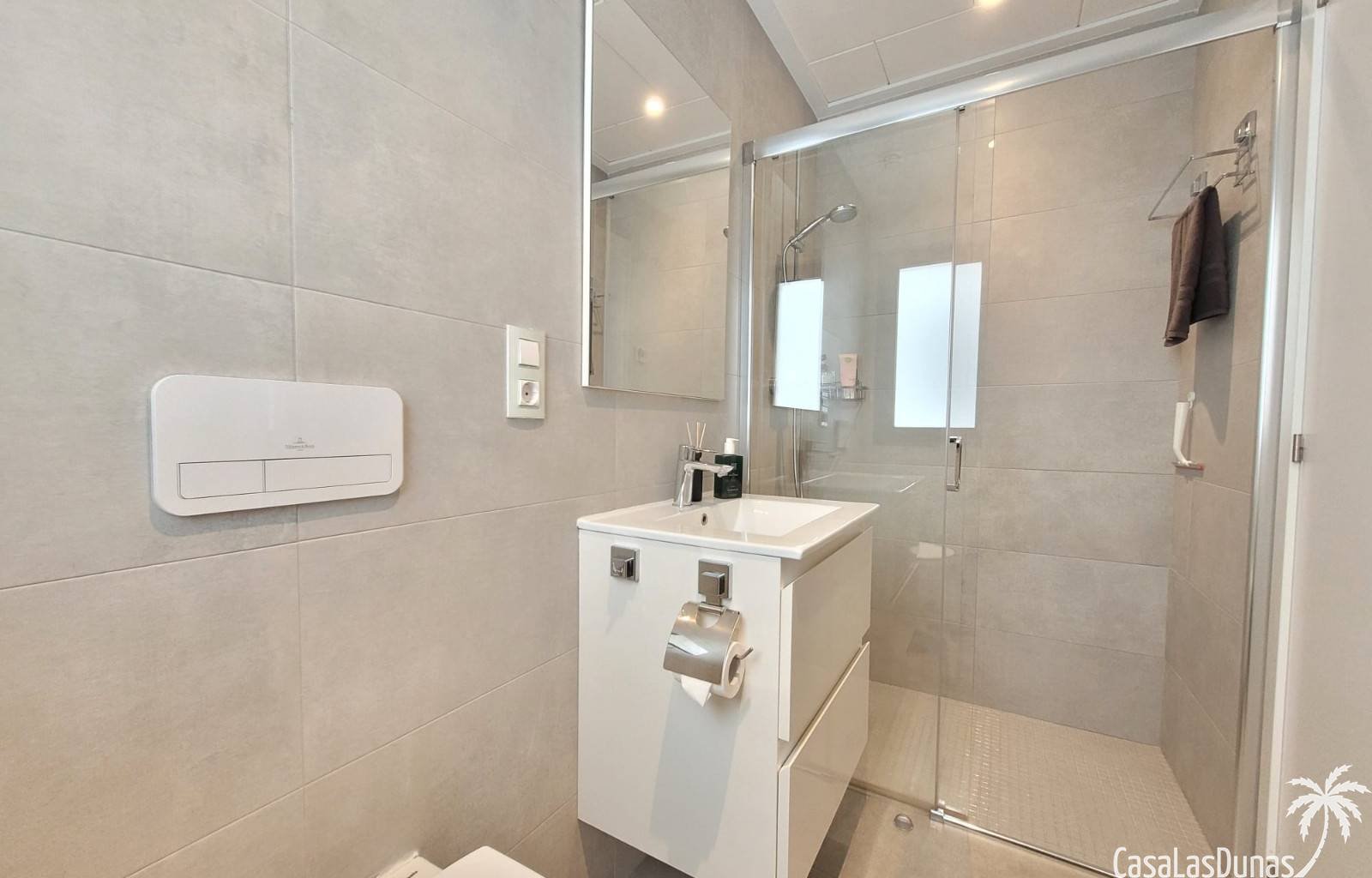 Sonrica ist eine wunderschöne Unterkunft mit perfekten Annehmlichkeiten für einen komfortablen Aufenthalt. Das Haus verfügt über zwei Toiletten und e