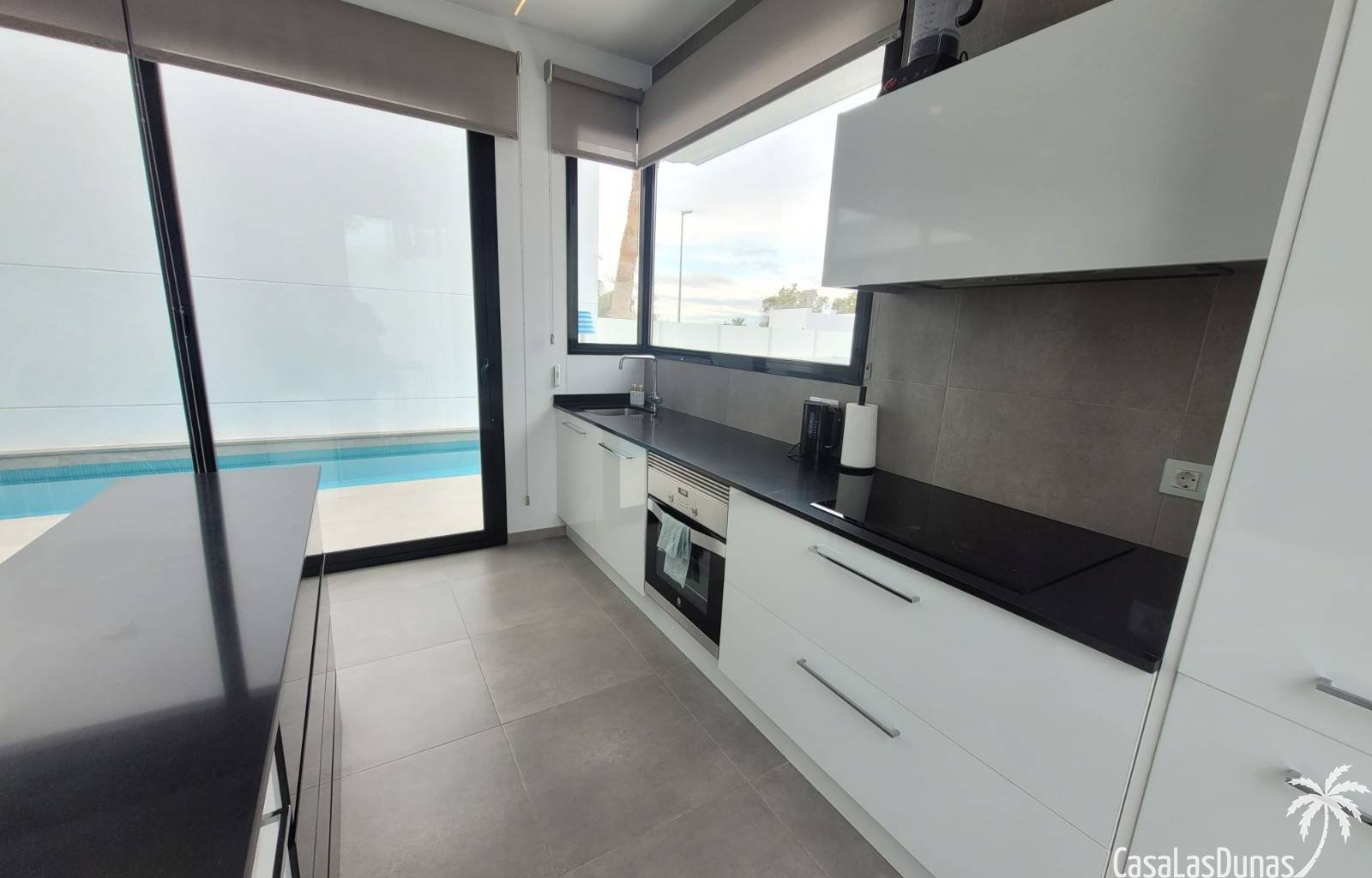 Sonrica ist eine wunderschöne Unterkunft mit perfekten Annehmlichkeiten für einen komfortablen Aufenthalt. Das Haus verfügt über zwei Toiletten und e