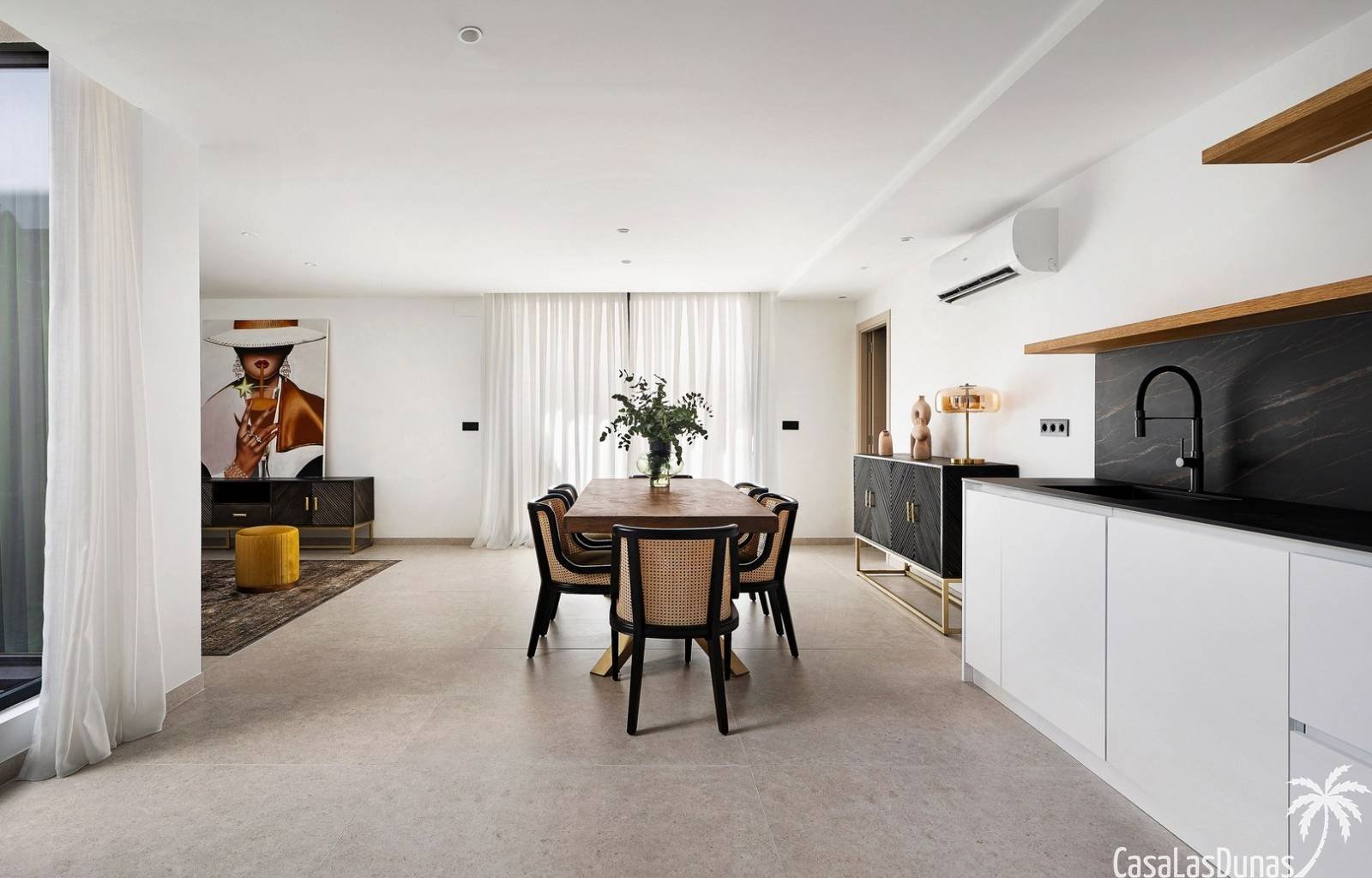 Diese Residenz liegt in der Nähe der Wohnanlage Coblanca in Benidorm und besteht aus 9 einzelnen Villen, jede mit einem privaten Garten mit einheimis