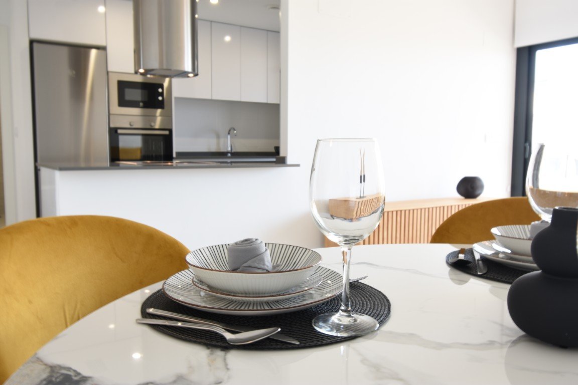 In der charmanten Stadt San Miguel de Salinas gelegen, bietet diese Wohnanlage eine Vielzahl von Wohnmöglichkeiten, die unterschiedlichen Bedürfnisse