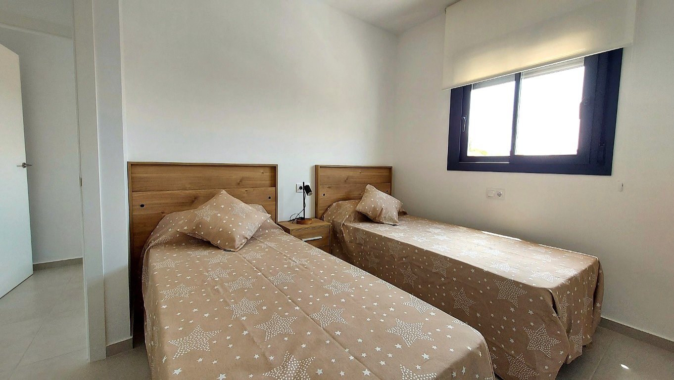 In der charmanten Stadt San Miguel de Salinas gelegen, bietet diese Wohnanlage eine Vielzahl von Wohnmöglichkeiten, die unterschiedlichen Bedürfnisse