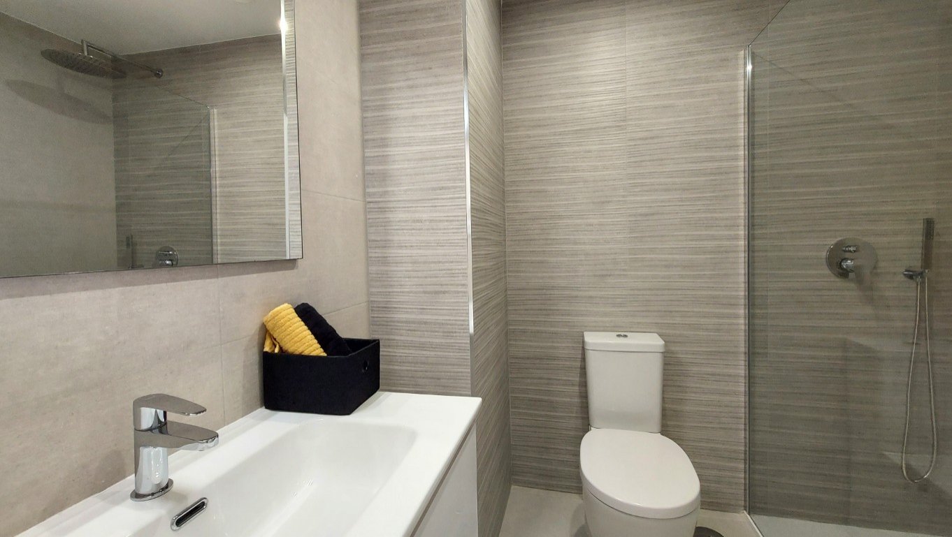 In der charmanten Stadt San Miguel de Salinas gelegen, bietet diese Wohnanlage eine Vielzahl von Wohnmöglichkeiten, die unterschiedlichen Bedürfnisse