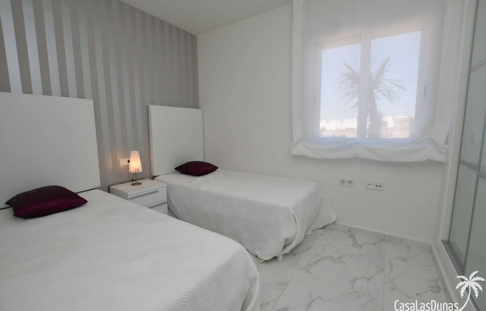 Elegante neue Erdgeschosswohnungen stehen in der ruhigen und grünen Gegend La Cañada , nahe dem lebhaften Zentrum von San Miguel de Salinas, zur Verf