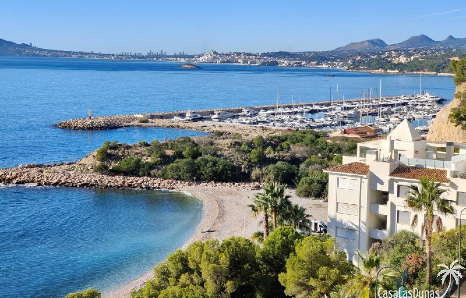 Diese Immobilie befindet sich in einer der exklusivsten und begehrtesten Wohngegenden von Altea und überzeugt durch eine hervorragende Lage. Nur weni