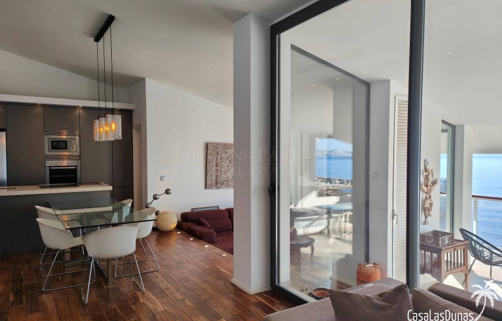 Diese Immobilie befindet sich in einer der exklusivsten und begehrtesten Wohngegenden von Altea und überzeugt durch eine hervorragende Lage. Nur weni