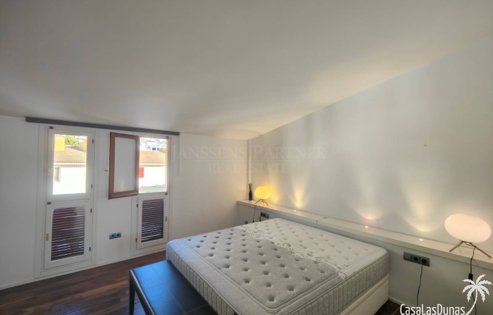 Diese Immobilie befindet sich in einer der exklusivsten und begehrtesten Wohngegenden von Altea und überzeugt durch eine hervorragende Lage. Nur weni