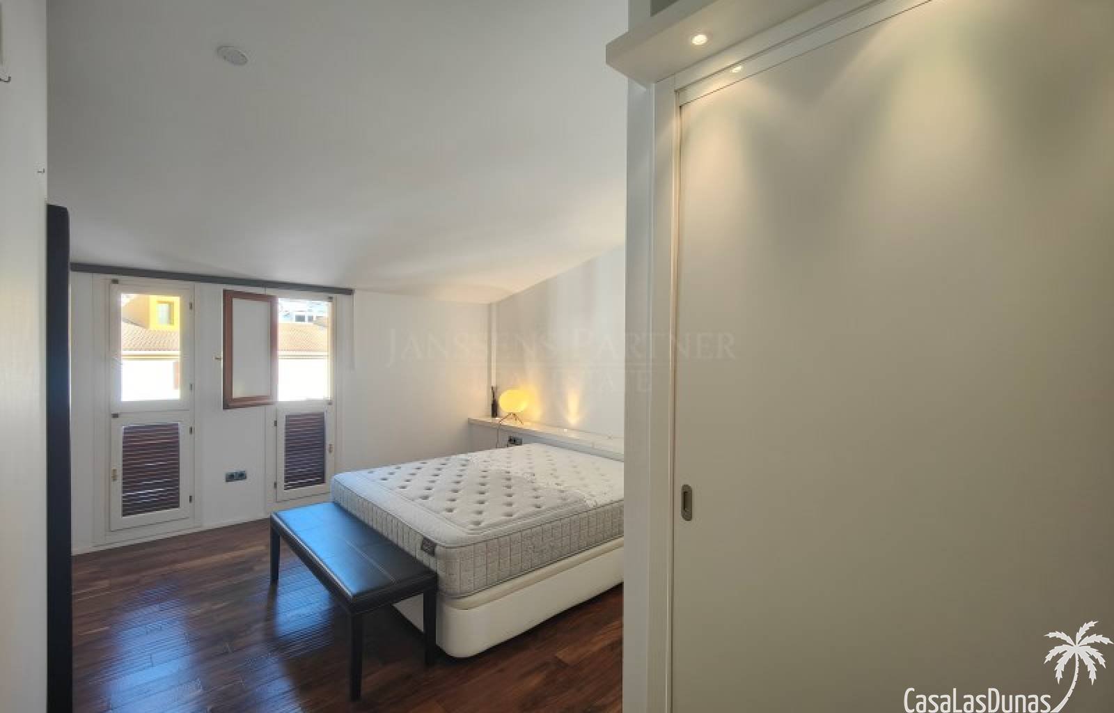 Diese Immobilie befindet sich in einer der exklusivsten und begehrtesten Wohngegenden von Altea und überzeugt durch eine hervorragende Lage. Nur weni