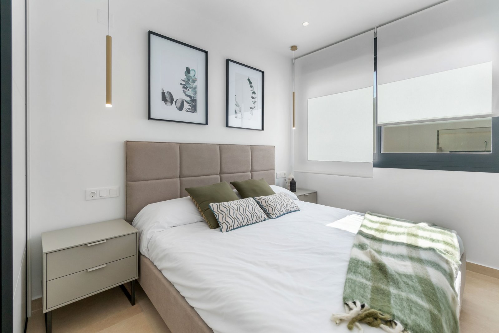 In der charmanten Stadt Torrevieja gelegen, bietet dieser Wohnkomplex eine Auswahl von 34 High-Bungalow- und Low-Bungalow-Immobilien. Diese Wohnungen