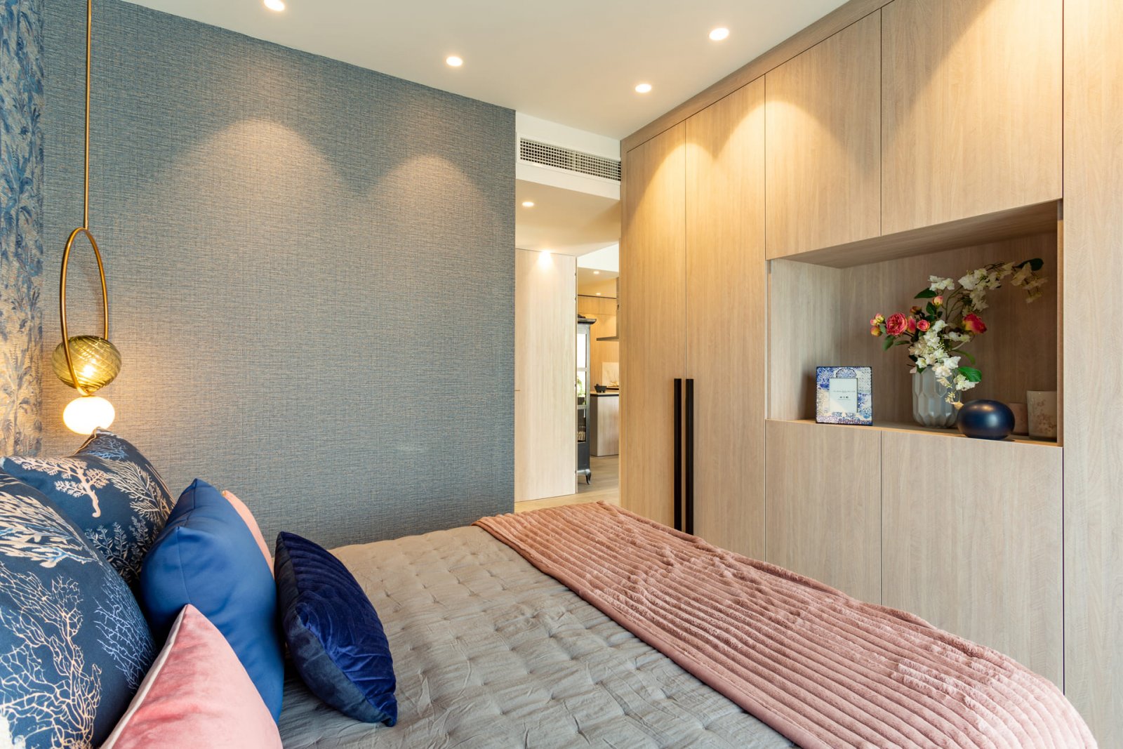 In der charmanten Ortschaft Algorfa gelegen, bietet dieser Wohnkomplex eine Auswahl von 34 High-Bungalow und Low-Bungalow Wohnungen. Diese Immobilien