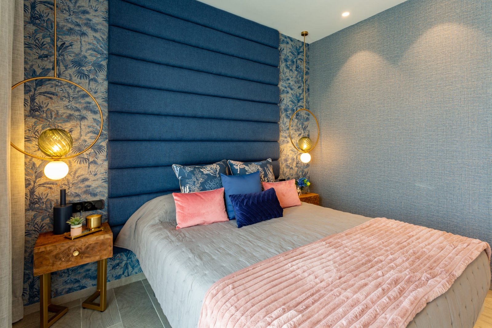 In der charmanten Ortschaft Algorfa gelegen, bietet dieser Wohnkomplex eine Auswahl von 34 High-Bungalow und Low-Bungalow Wohnungen. Diese Immobilien