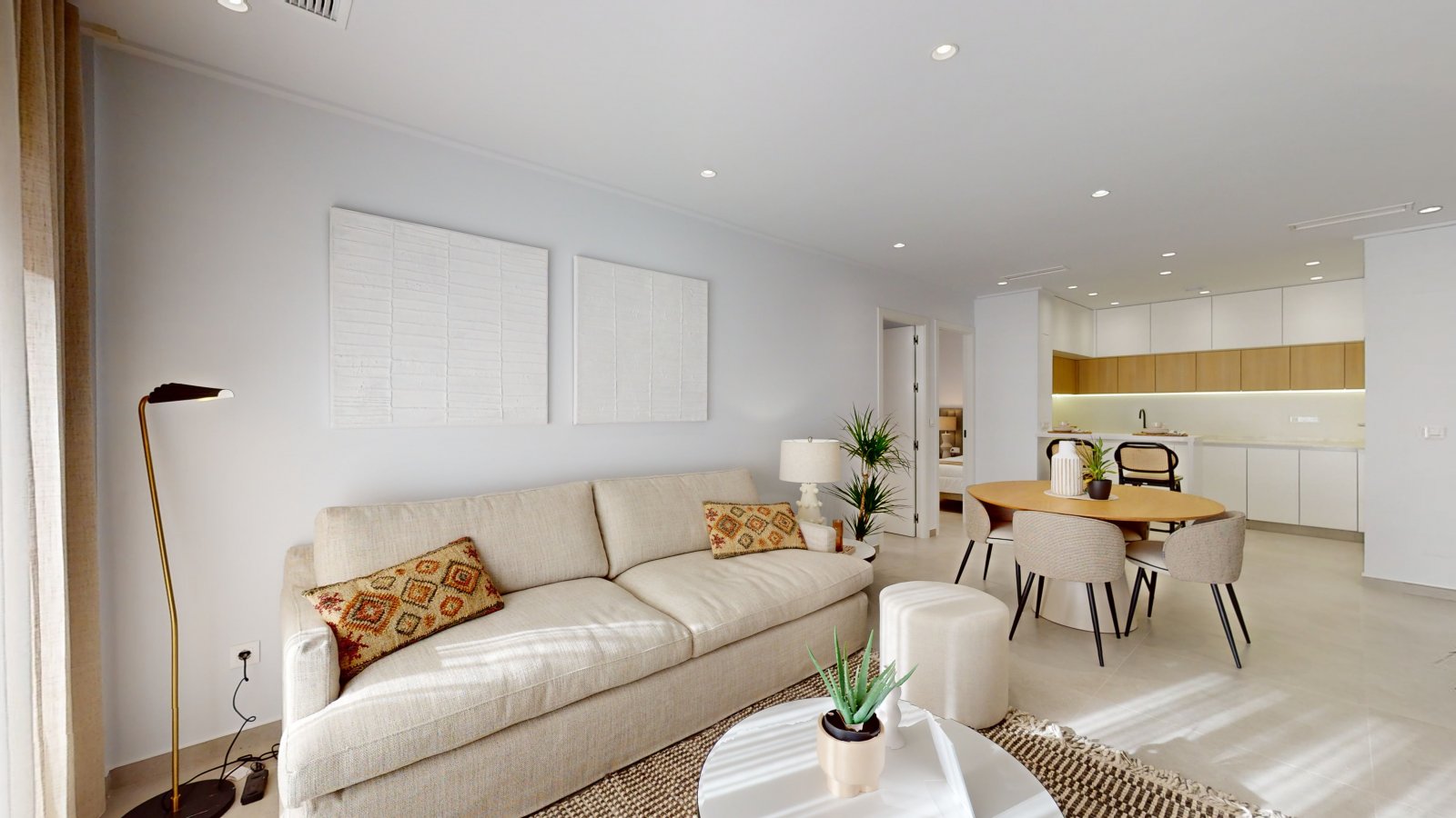 In der charmanten Stadt Guardamar del Segura gelegen, bietet diese exklusive Wohnanlage ein einzigartiges Wohnerlebnis mit Meerblick. Sie besteht aus