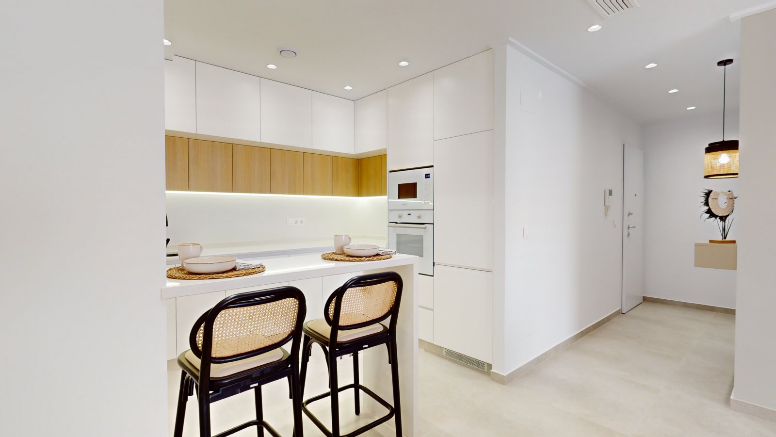 In der charmanten Stadt Guardamar del Segura gelegen, bietet diese exklusive Wohnanlage ein einzigartiges Wohnerlebnis mit Meerblick. Sie besteht aus