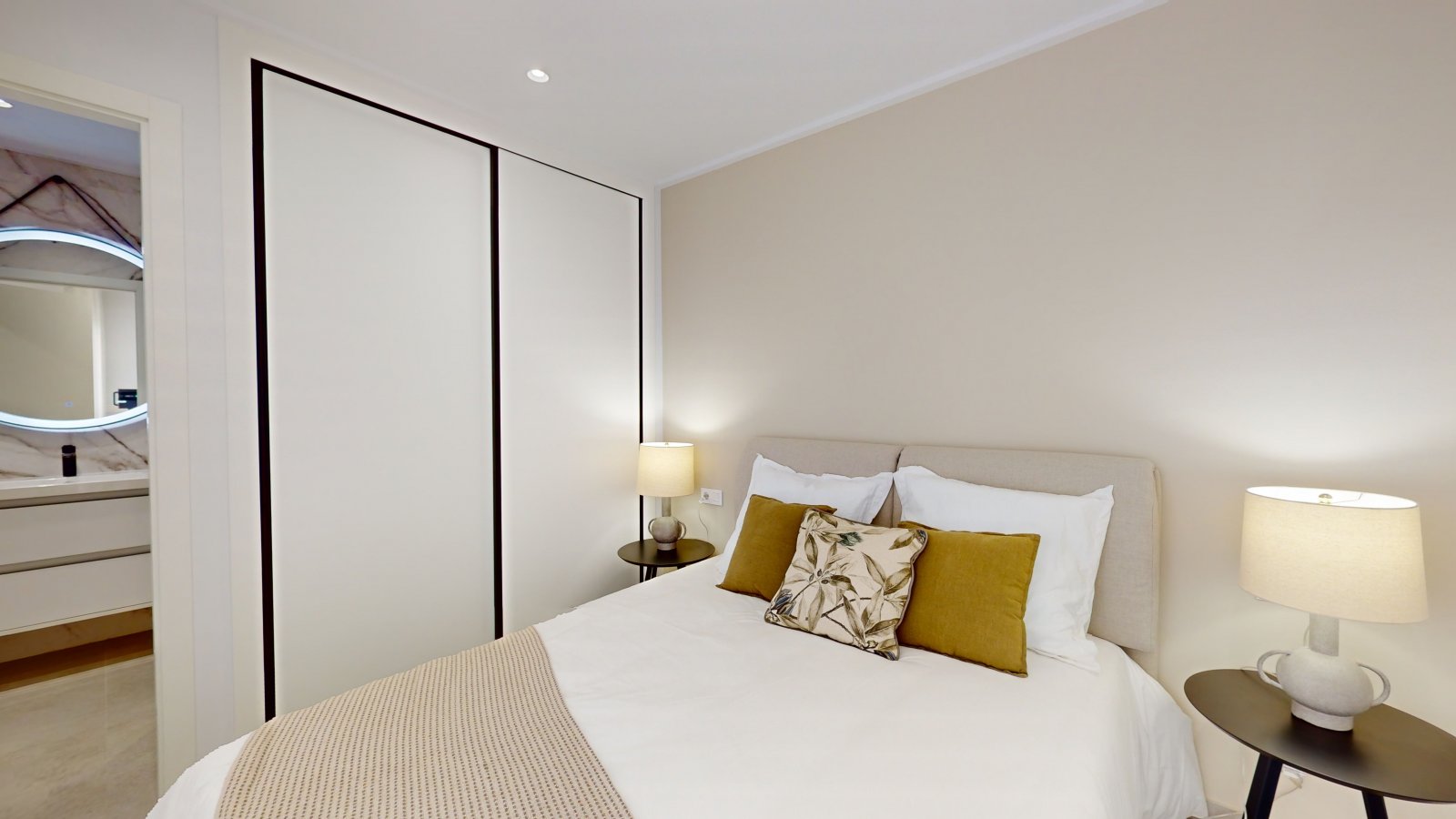 In der charmanten Stadt Guardamar del Segura gelegen, bietet diese exklusive Wohnanlage ein einzigartiges Wohnerlebnis mit Meerblick. Sie besteht aus