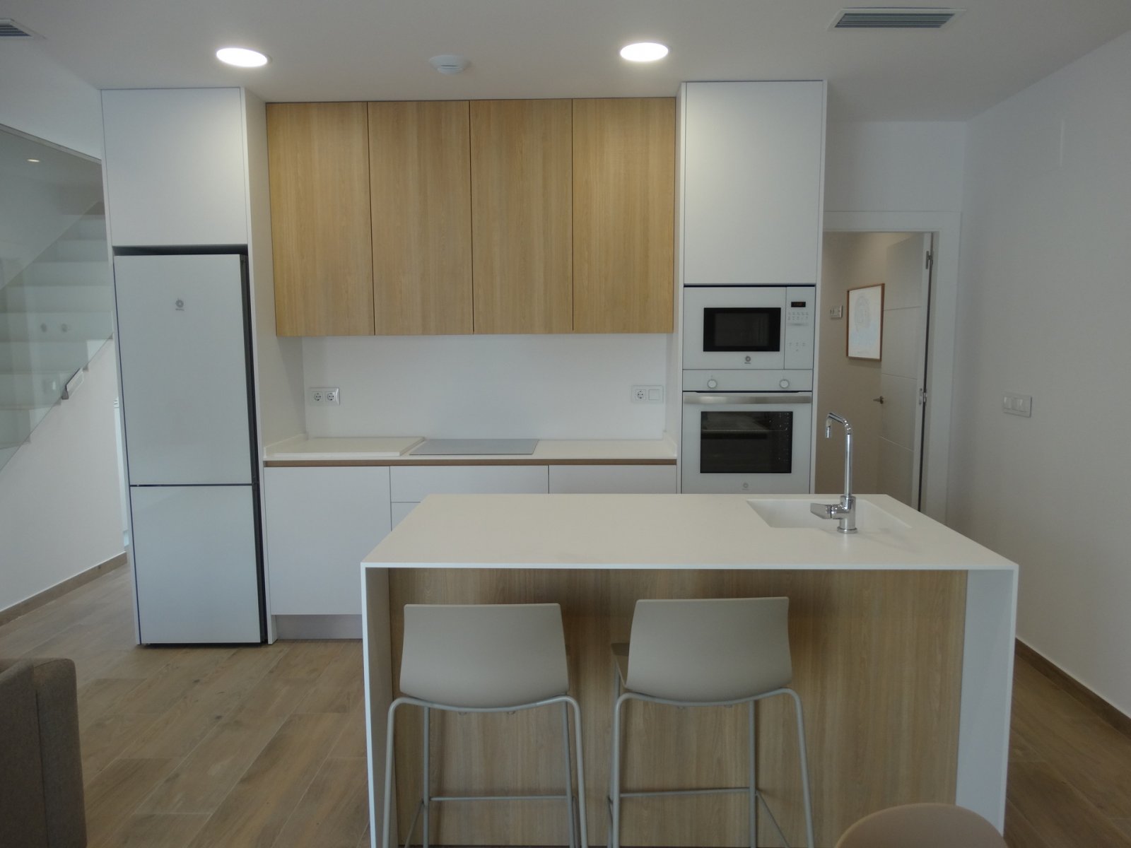 In der charmanten Stadt San Javier gelegen, bietet diese Wohnanlage eine exklusive Auswahl von 9 Reihenhäusern. Diese Häuser sind für diejenigen konz