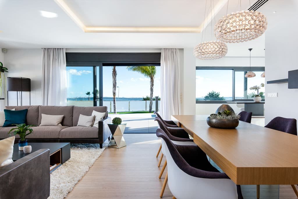 In der prestigeträchtigen Gegend von Ciudad Quesada gelegen, bieten diese freistehenden Immobilien eine exklusive und ruhige Umgebung. Mit nur zwei v