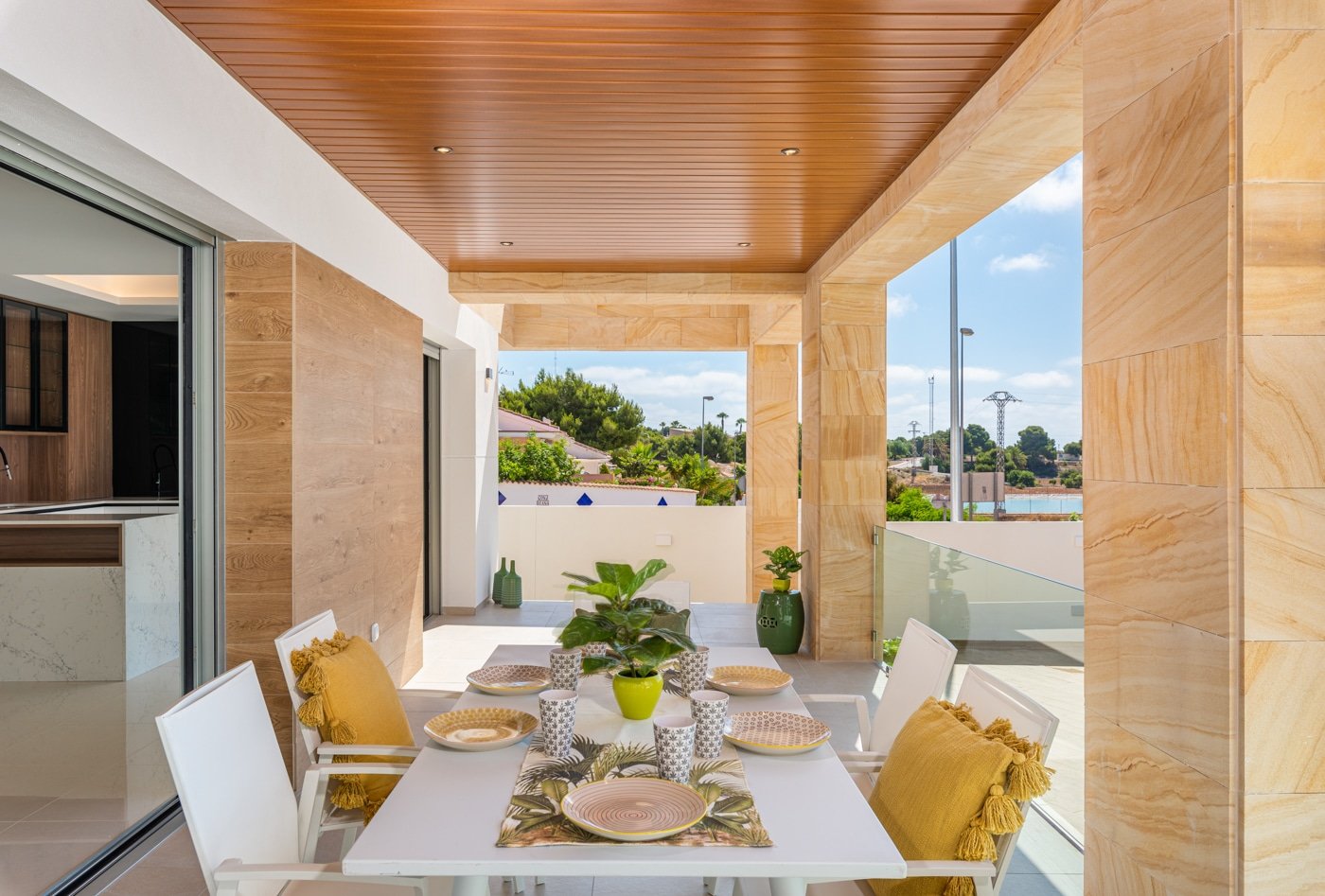 In der prestigeträchtigen Gegend von Ciudad Quesada gelegen, bieten diese freistehenden Immobilien eine exklusive und ruhige Umgebung. Mit nur zwei v