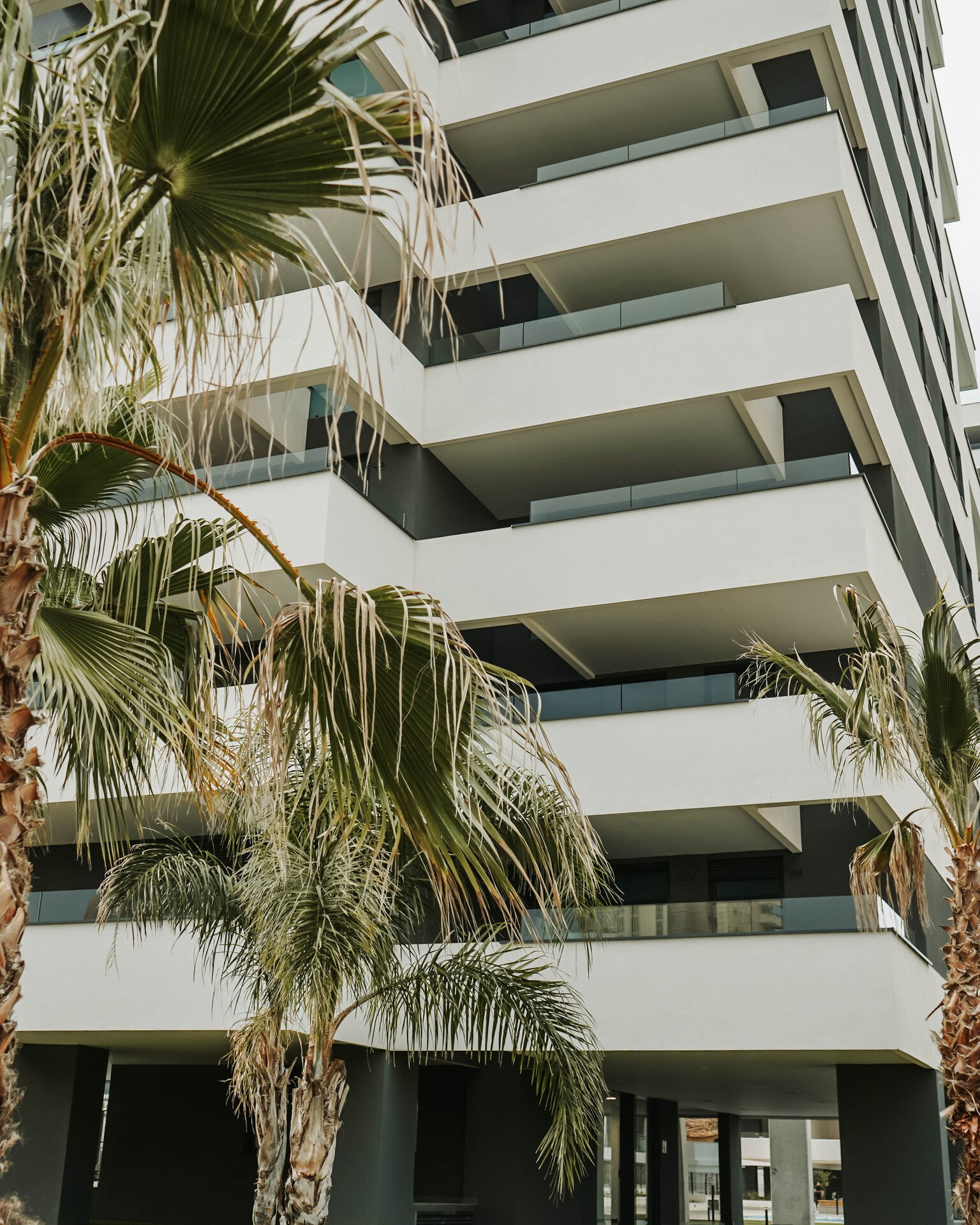In der charmanten Stadt Calpe gelegen, bietet dieses exklusive Penthouse-Ensemble ein einzigartiges Wohnerlebnis mit beeindruckendem Meerblick. Mit n