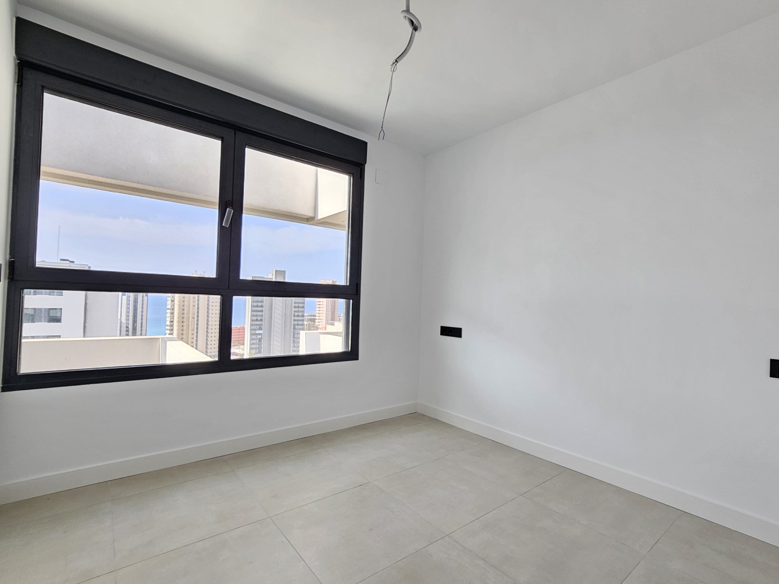 In der charmanten Stadt Calpe gelegen, bietet dieses exklusive Penthouse-Ensemble ein einzigartiges Wohnerlebnis mit beeindruckendem Meerblick. Mit n