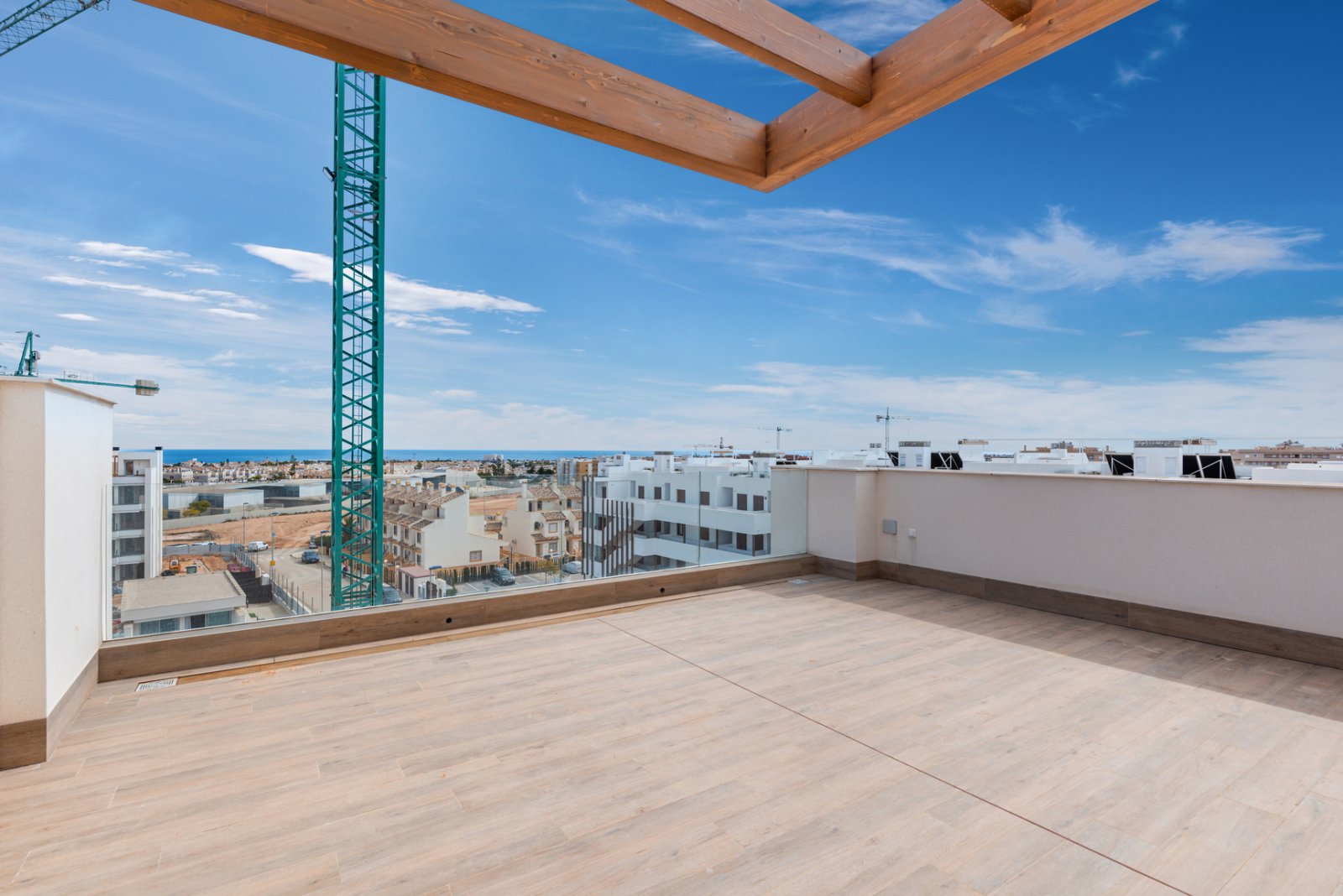 In der charmanten Stadt Orihuela gelegen, bietet diese exklusive Residenz eine Auswahl von 57 Immobilien, darunter Apartments, Erdgeschoss und Penthä