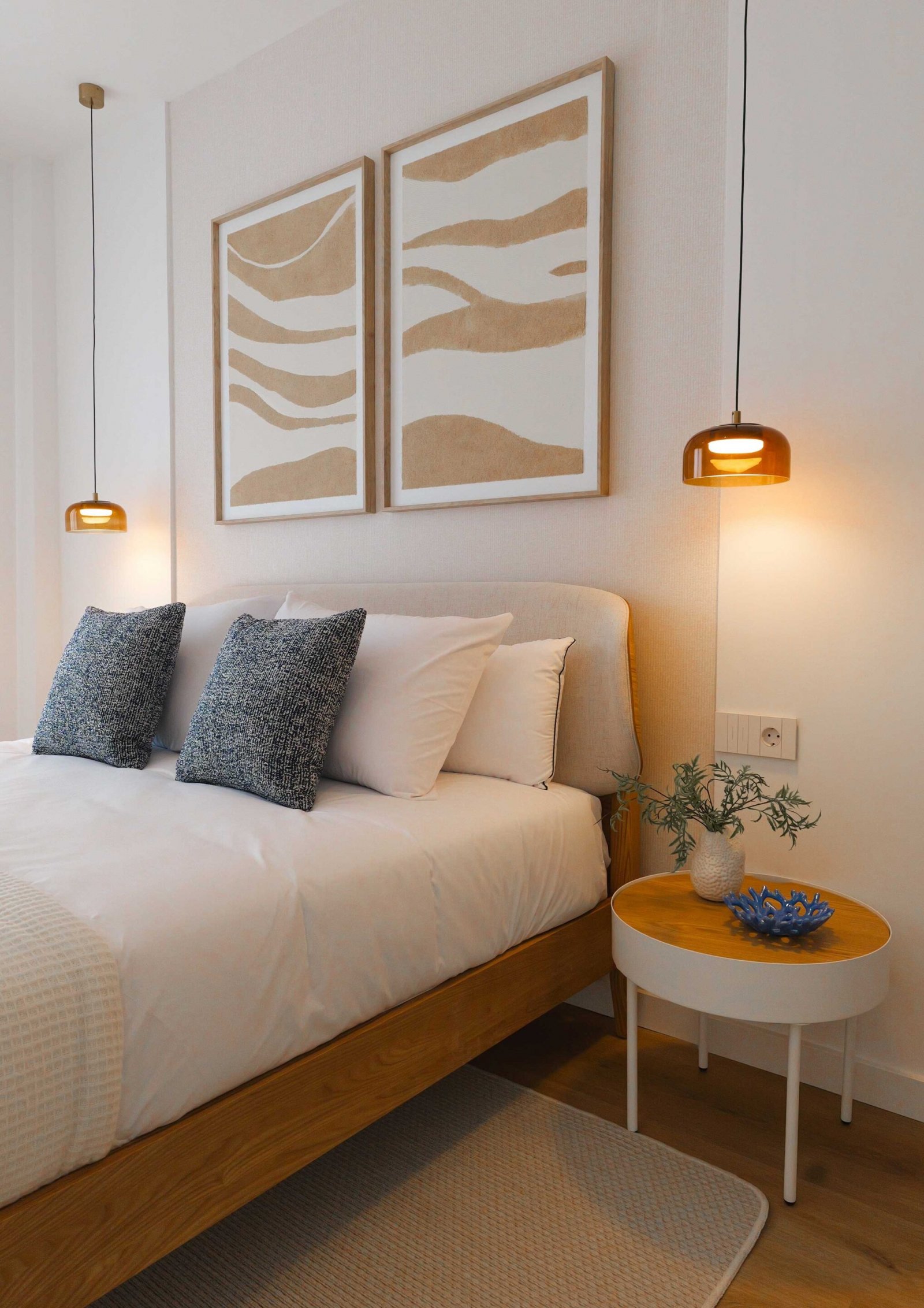 In der exklusiven Gegend von La Manga gelegen, bietet dieser Wohnkomplex ein einzigartiges Wohnerlebnis mit beeindruckendem Meerblick. Mit insgesamt