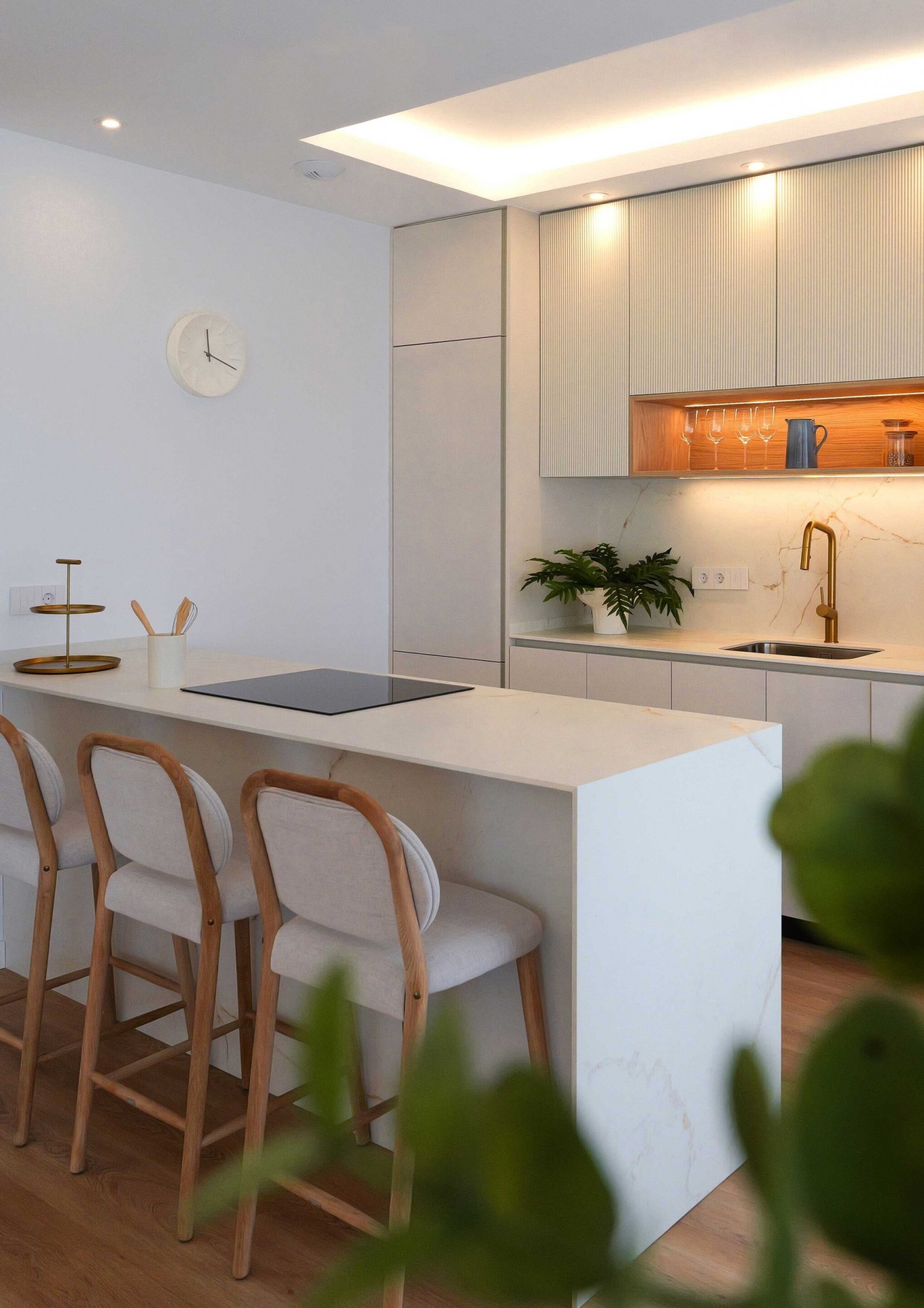 In der exklusiven Gegend von La Manga gelegen, bietet dieser Wohnkomplex ein einzigartiges Wohnerlebnis mit beeindruckendem Meerblick. Mit insgesamt