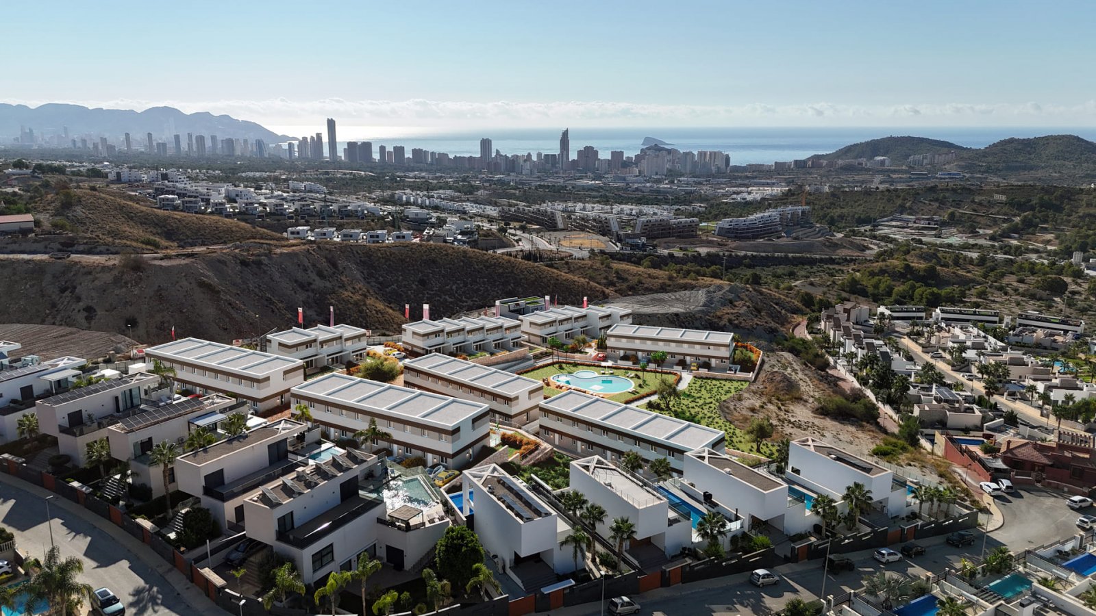 In der charmanten Stadt Finestrat gelegen, bietet dieses Reihenhaus ein einzigartiges Wohnerlebnis mit Meerblick. Die Immobilie befindet sich nur 5 k