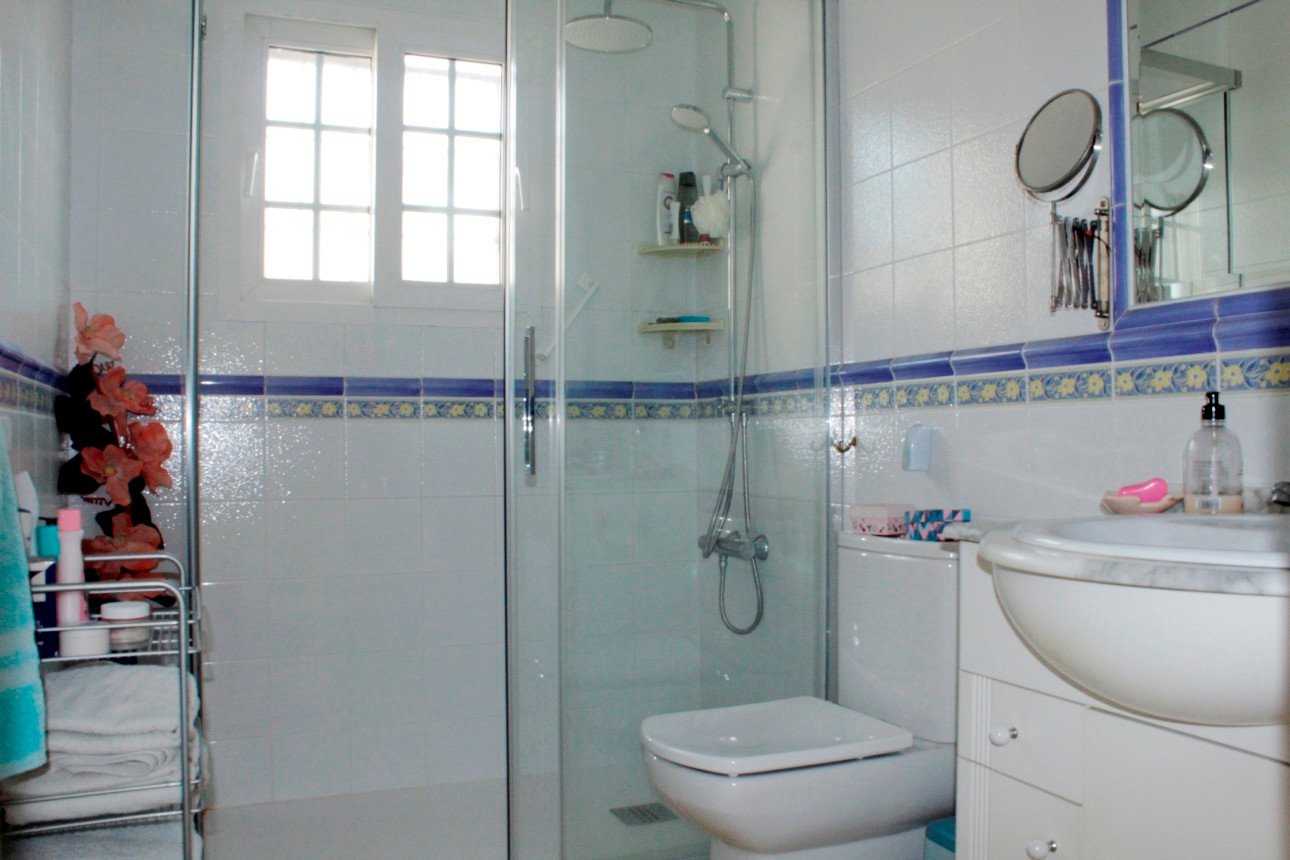  Wunderschöner Bungalow mit 2 Schlafzimmern in Oporto Golf, Los Dolses – Villamartín.&#13;&#13;
Dieser makellose, nach Südwesten ausgerichtete Bungalo