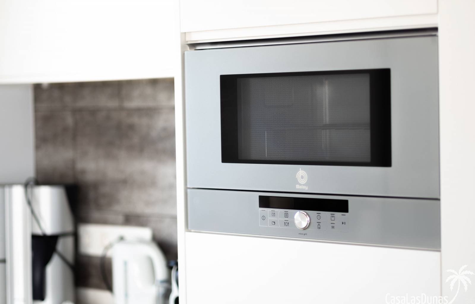 **Angebot: Luxus-Ferienvilla in La Marina**
Bei diesem Objekt erhalten Sie bei Anreise innerhalb von 2 Wochen 10 % Rabatt, sofern es noch verfügbar