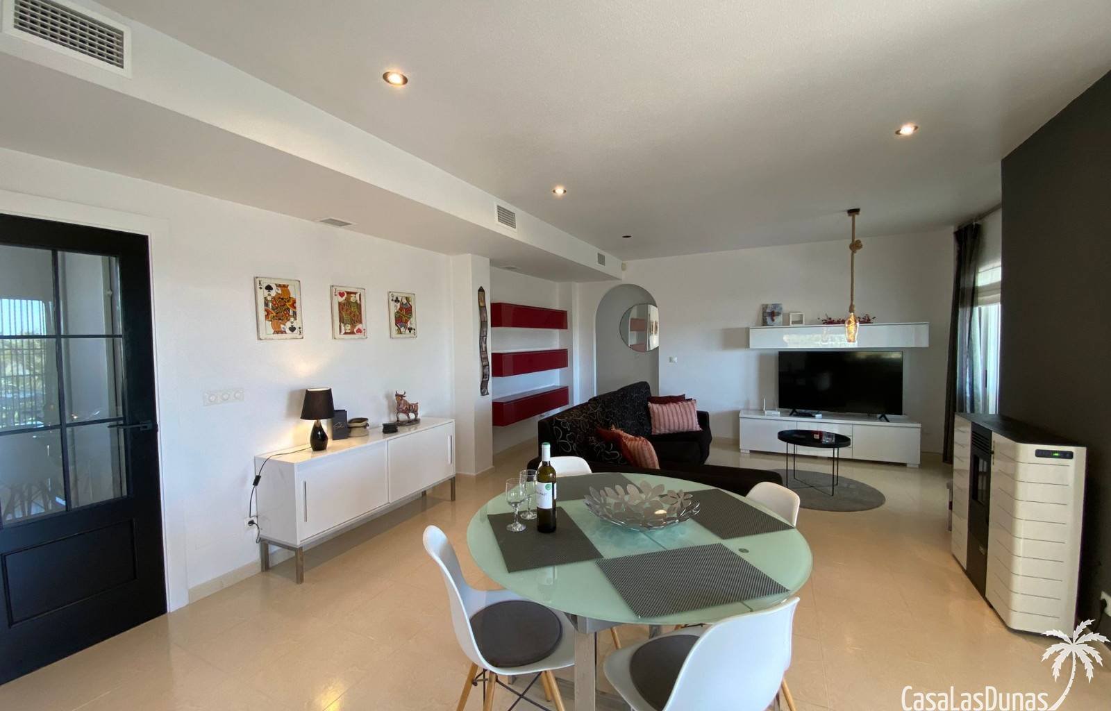 Die Villa El Sueño am Rande von La Marina (San Fulgencio) bietet dank ihrer erhöhten Lage einen luxuriösen Rückzugsort mit atemberaubendem Panoramabl