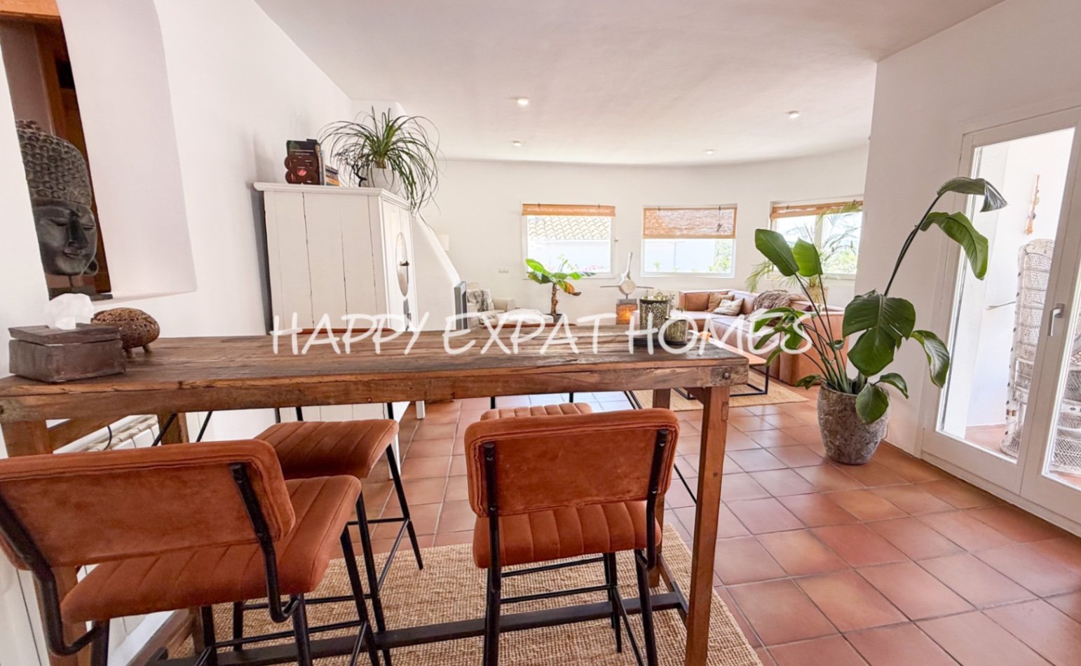 Dieses komplett möblierte Haus in einem perfekten Wartungszustand befindet sich in den ruhigen Hügeln von Olivella und bietet beeindruckende Ausblicke