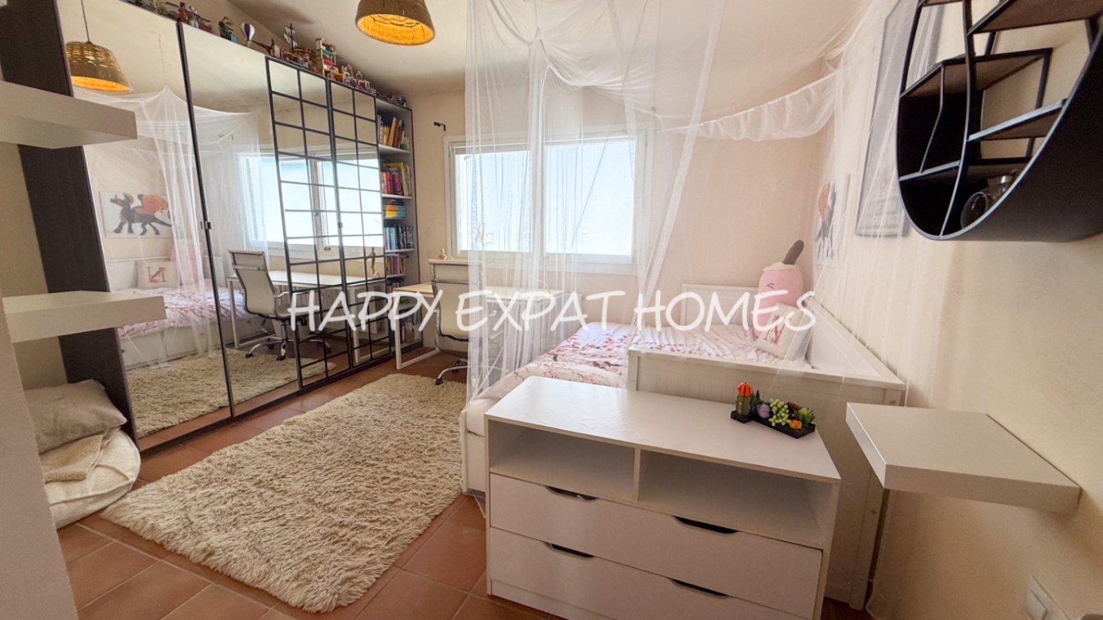 Dieses komplett möblierte Haus in einem perfekten Wartungszustand befindet sich in den ruhigen Hügeln von Olivella und bietet beeindruckende Ausblicke