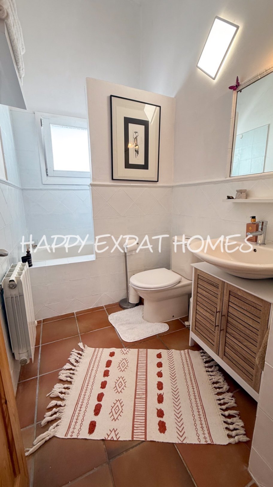 Dieses komplett möblierte Haus in einem perfekten Wartungszustand befindet sich in den ruhigen Hügeln von Olivella und bietet beeindruckende Ausblicke