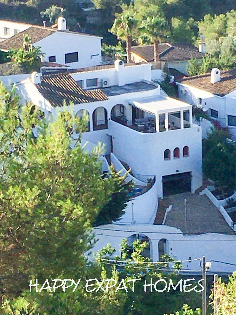 Dieses komplett möblierte Haus in einem perfekten Wartungszustand befindet sich in den ruhigen Hügeln von Olivella und bietet beeindruckende Ausblicke