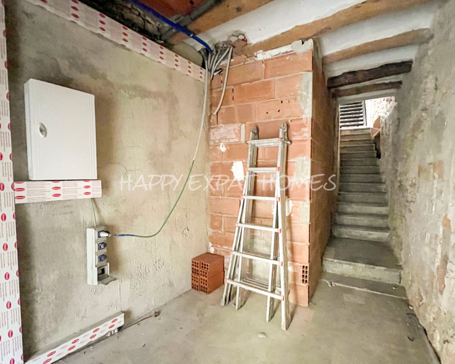 Schreiten Sie in die Geschichte und stellen Sie sich die Möglichkeiten vor.
Dieses einzigartige Haus aus dem 18. Jahrhundert befindet sich im malerisc