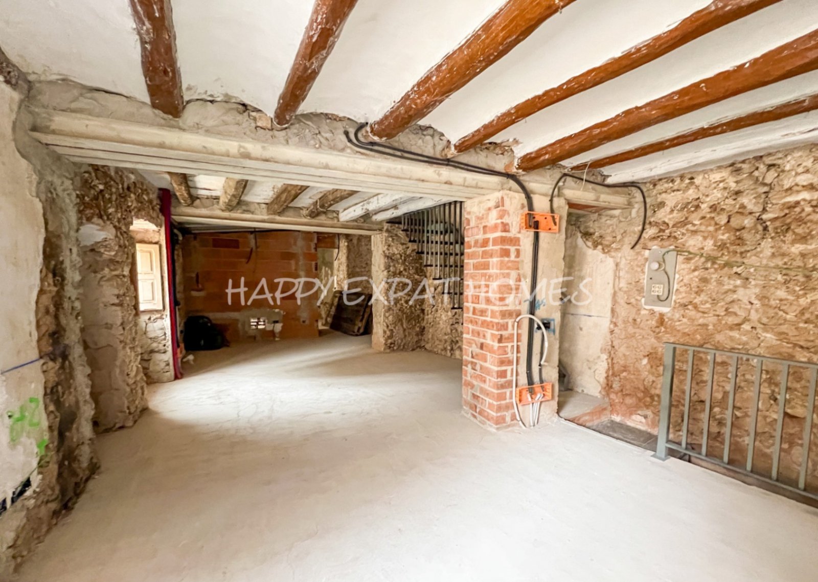 Schreiten Sie in die Geschichte und stellen Sie sich die Möglichkeiten vor.
Dieses einzigartige Haus aus dem 18. Jahrhundert befindet sich im malerisc