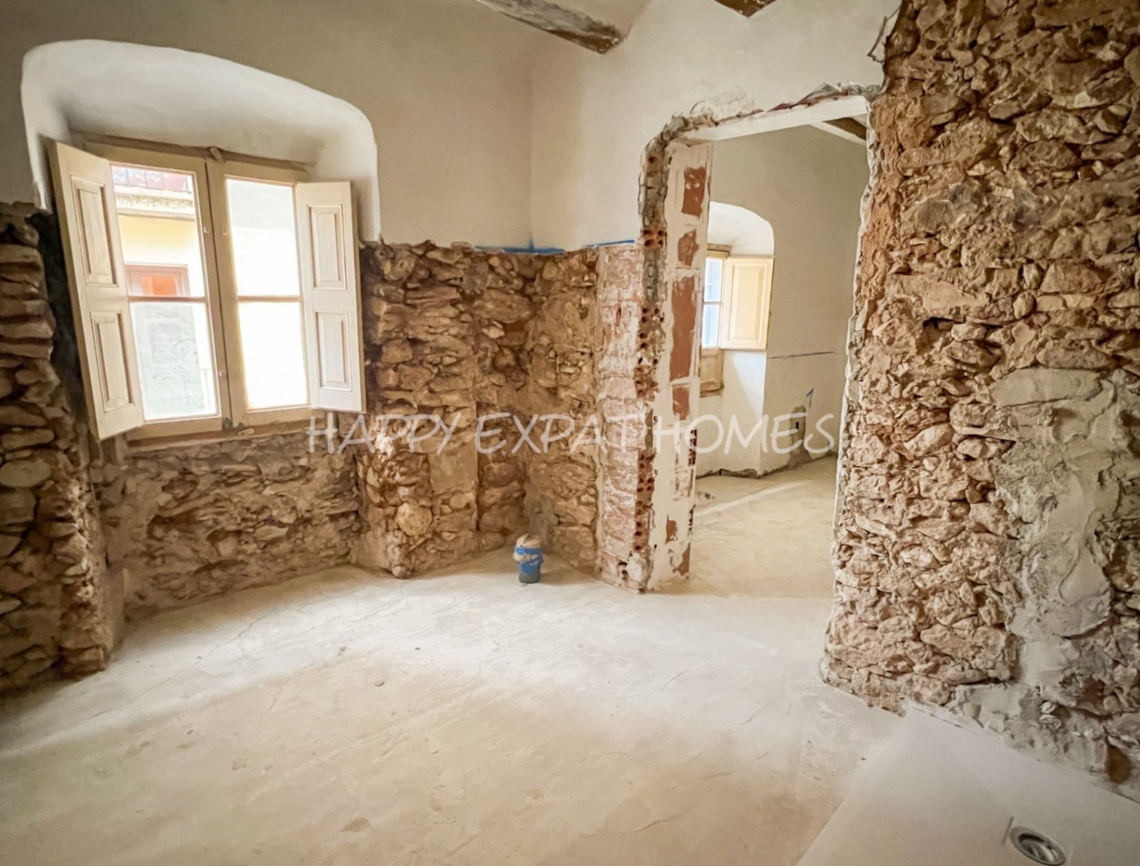 Schreiten Sie in die Geschichte und stellen Sie sich die Möglichkeiten vor.
Dieses einzigartige Haus aus dem 18. Jahrhundert befindet sich im malerisc