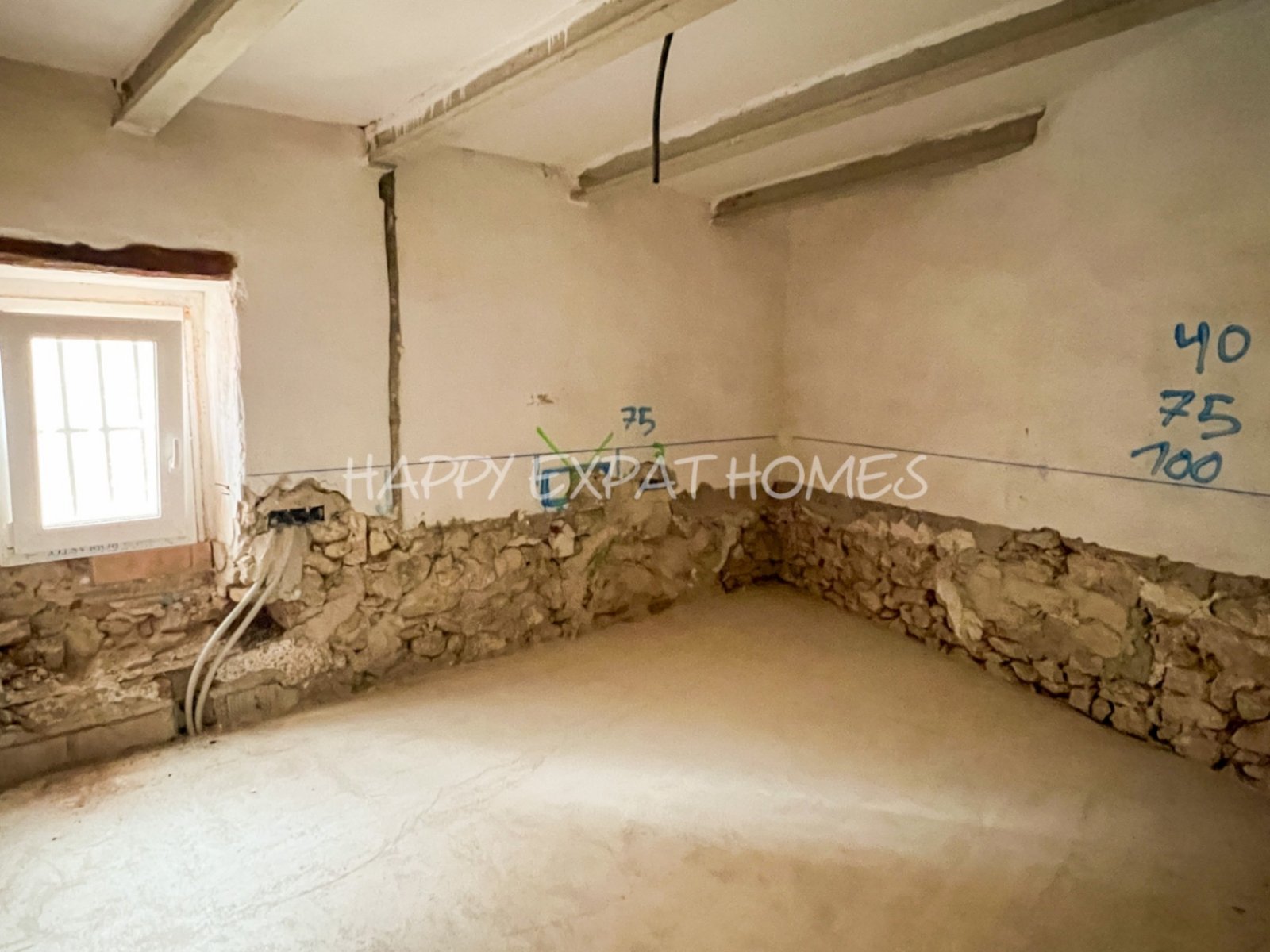 Schreiten Sie in die Geschichte und stellen Sie sich die Möglichkeiten vor.
Dieses einzigartige Haus aus dem 18. Jahrhundert befindet sich im malerisc