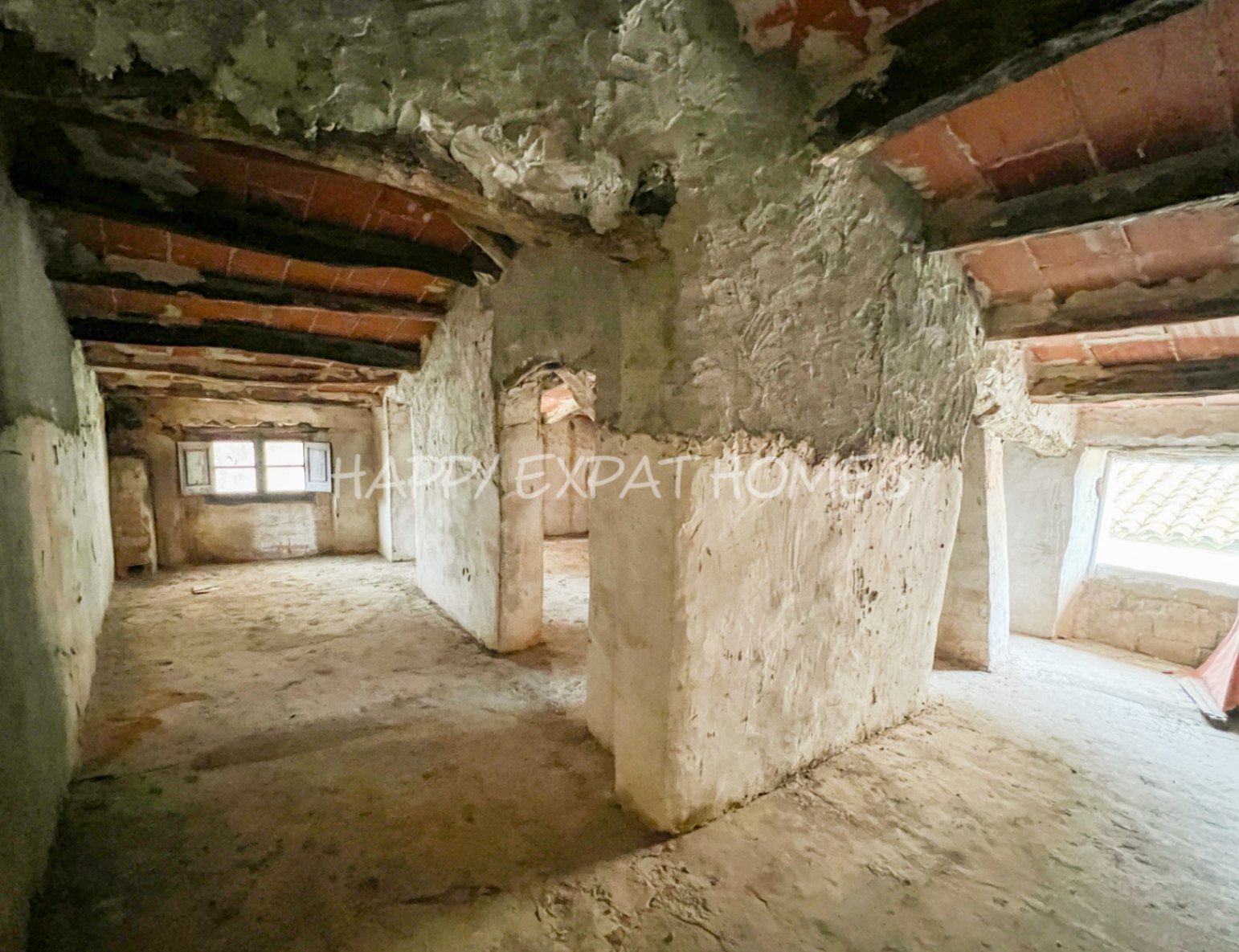 Schreiten Sie in die Geschichte und stellen Sie sich die Möglichkeiten vor.
Dieses einzigartige Haus aus dem 18. Jahrhundert befindet sich im malerisc