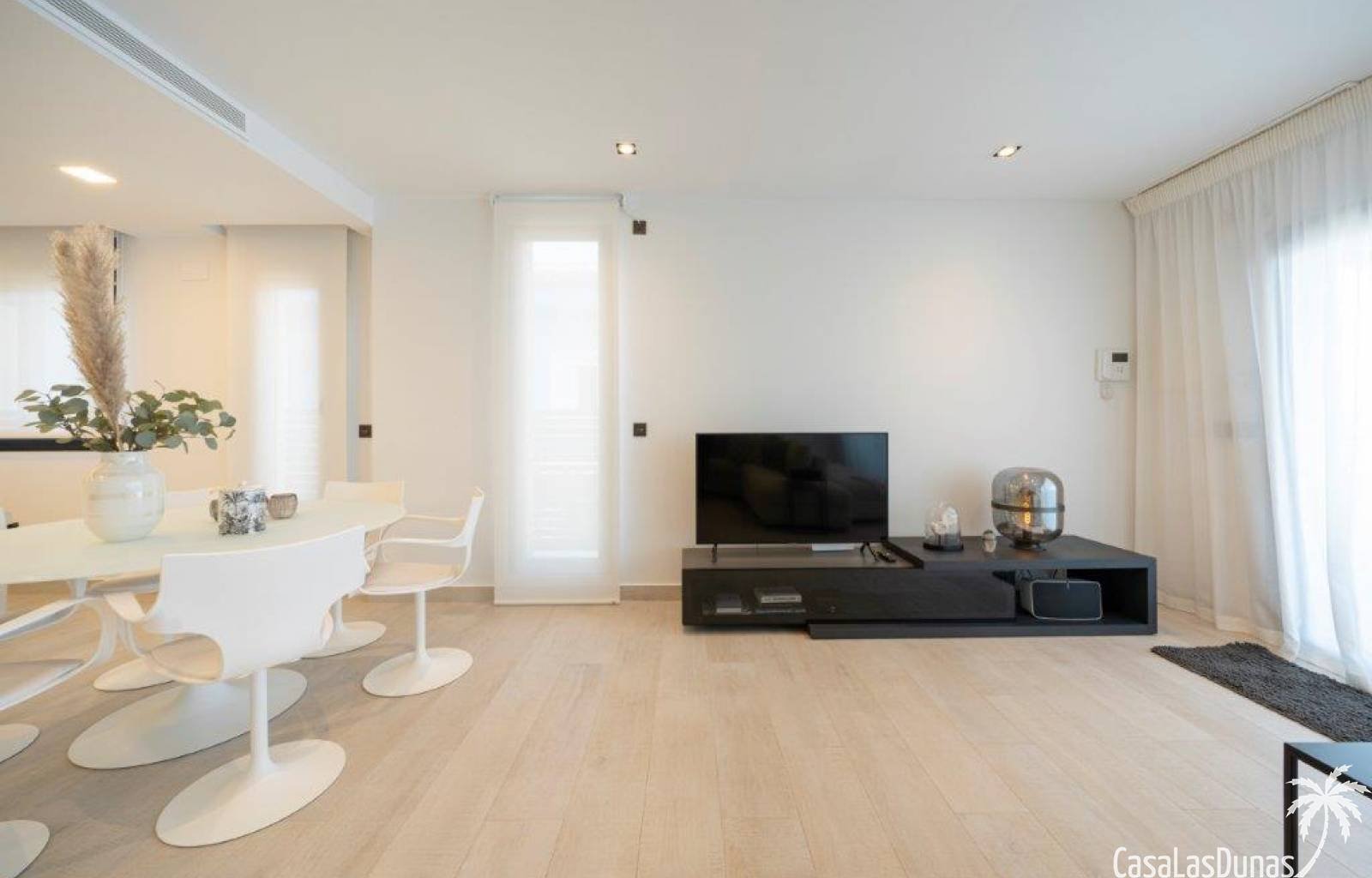 VILLA SUNRISE bietet ein unvergleichliches Urlaubserlebnis für diejenigen, die Luxus und Komfort in einer idyllischen Umgebung suchen. An der wunders