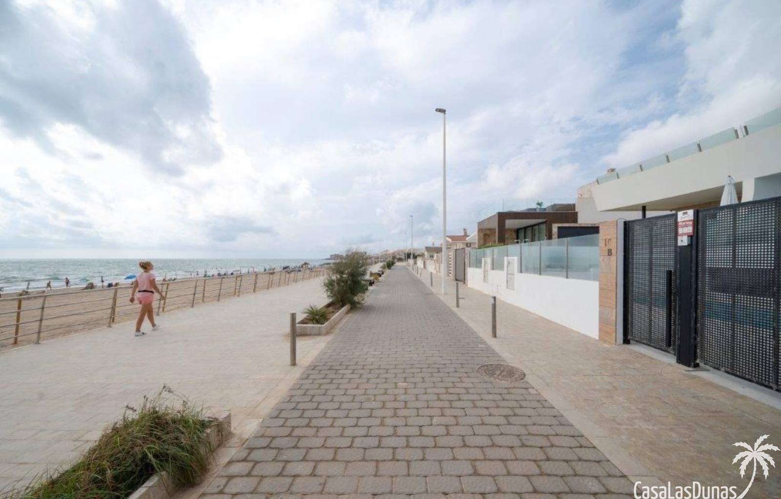 VILLA SUNRISE bietet ein unvergleichliches Urlaubserlebnis für diejenigen, die Luxus und Komfort in einer idyllischen Umgebung suchen. An der wunders