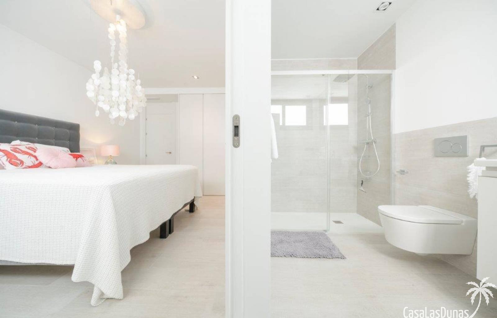 VILLA SUNRISE bietet ein unvergleichliches Urlaubserlebnis für diejenigen, die Luxus und Komfort in einer idyllischen Umgebung suchen. An der wunders