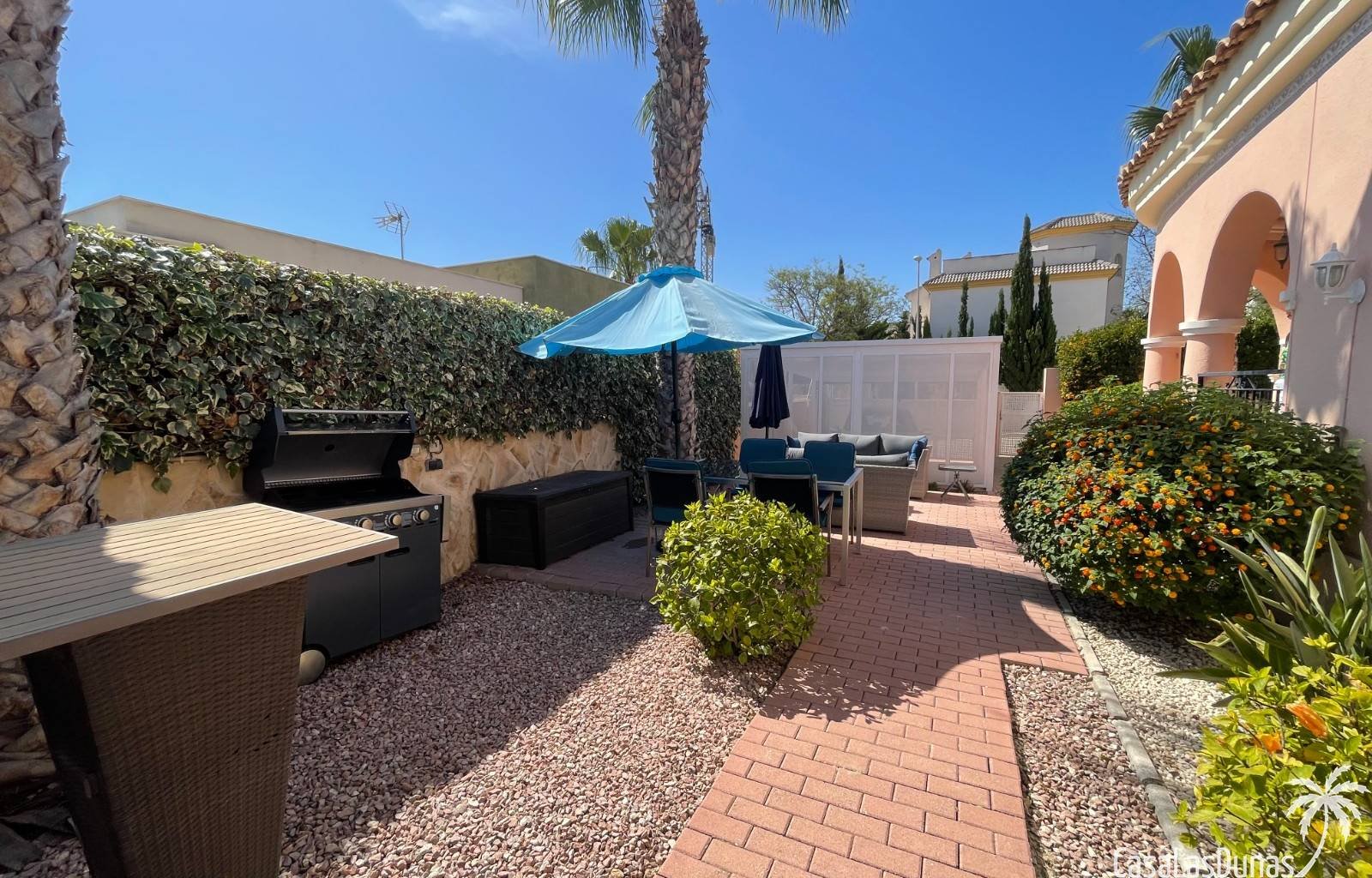 Die Villa Marina liegt in der charmanten Wohngegend La Marina in San Fulgencio und bietet eine Oase der Ruhe und des Luxus für alle, die ein einzigar